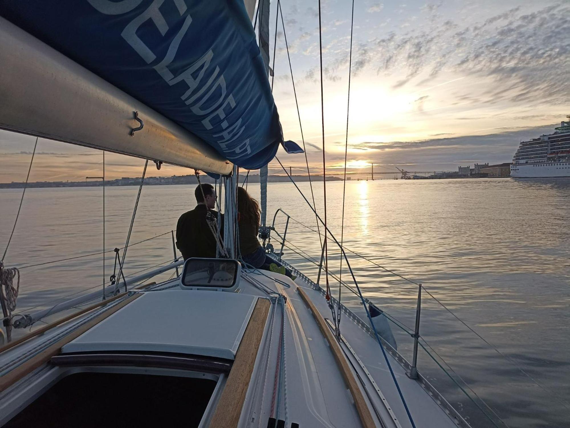 Apartment Be Local - Sleep Aboard The Santa Maria Sailing Boat In