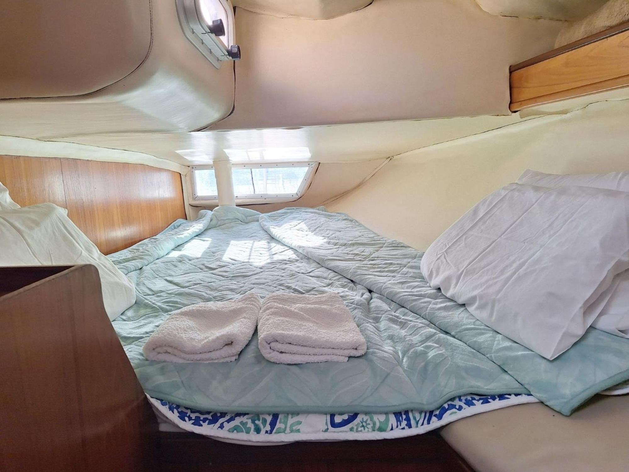 Be Local - Sleep Aboard The Santa Maria Sailing Boat In Apartment