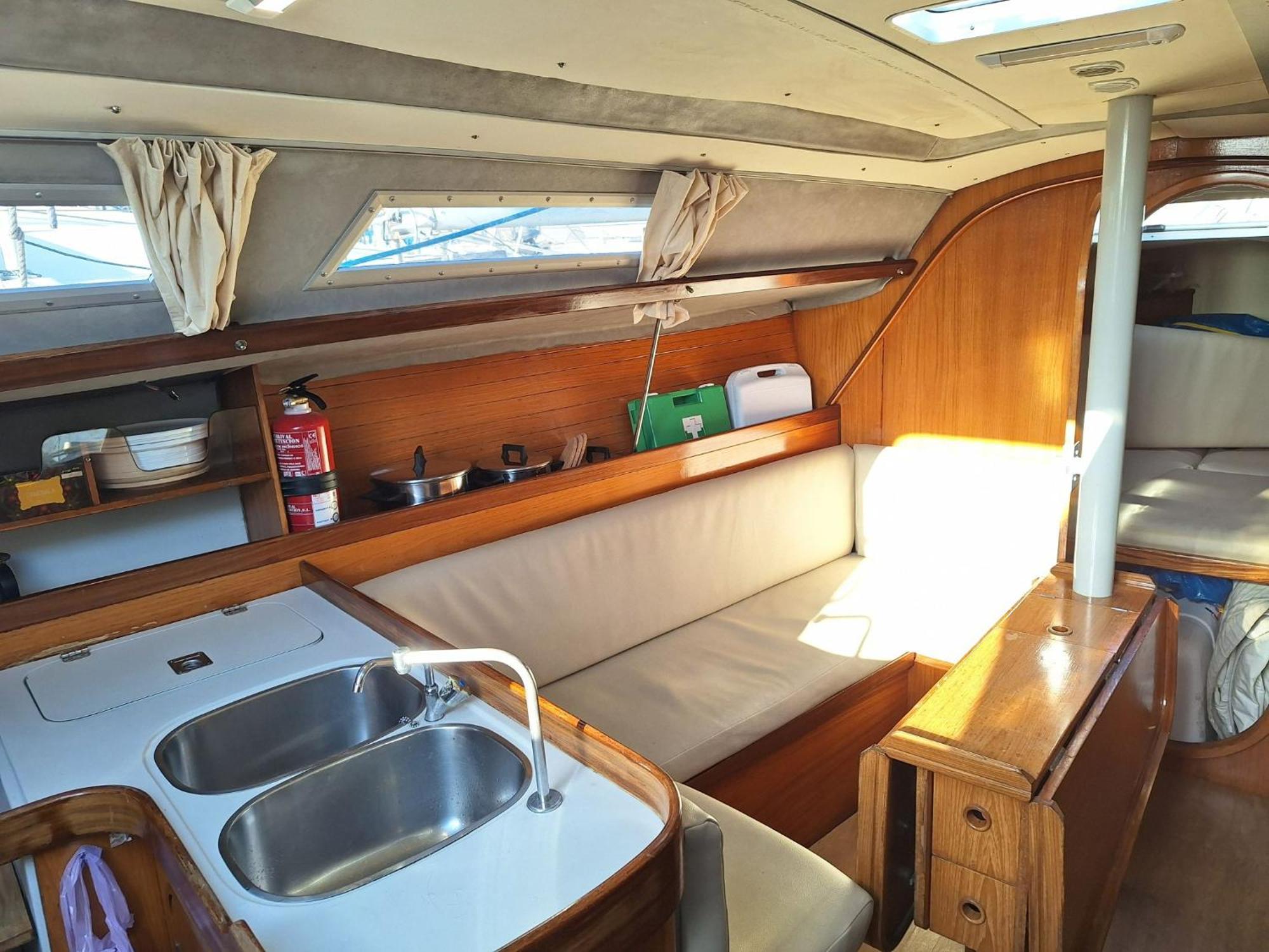 Be Local - Sleep Aboard The Santa Maria Sailing Boat In Apartment *