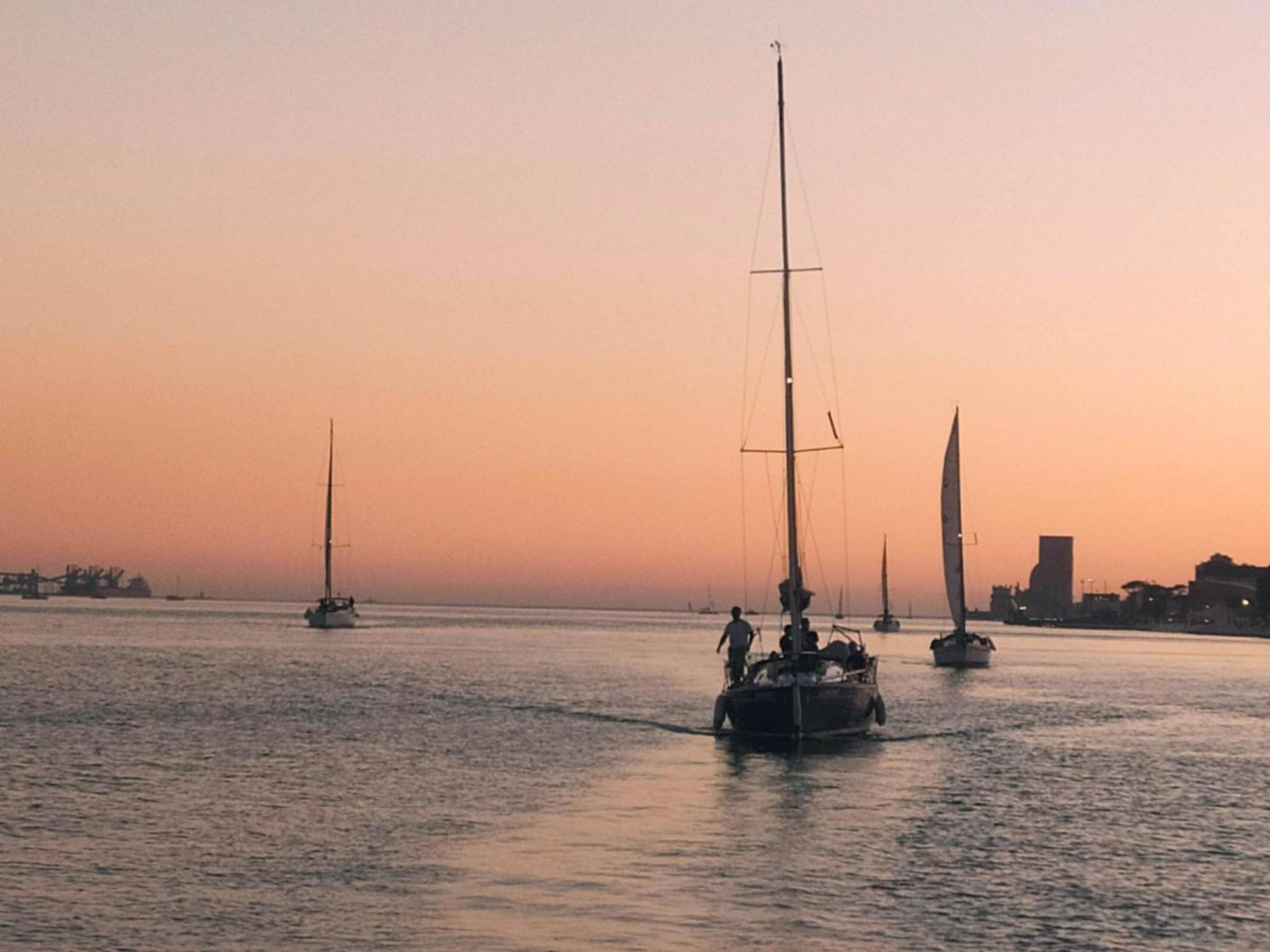 Be Local - Sleep Aboard The Santa Maria Sailing Boat In Apartment *