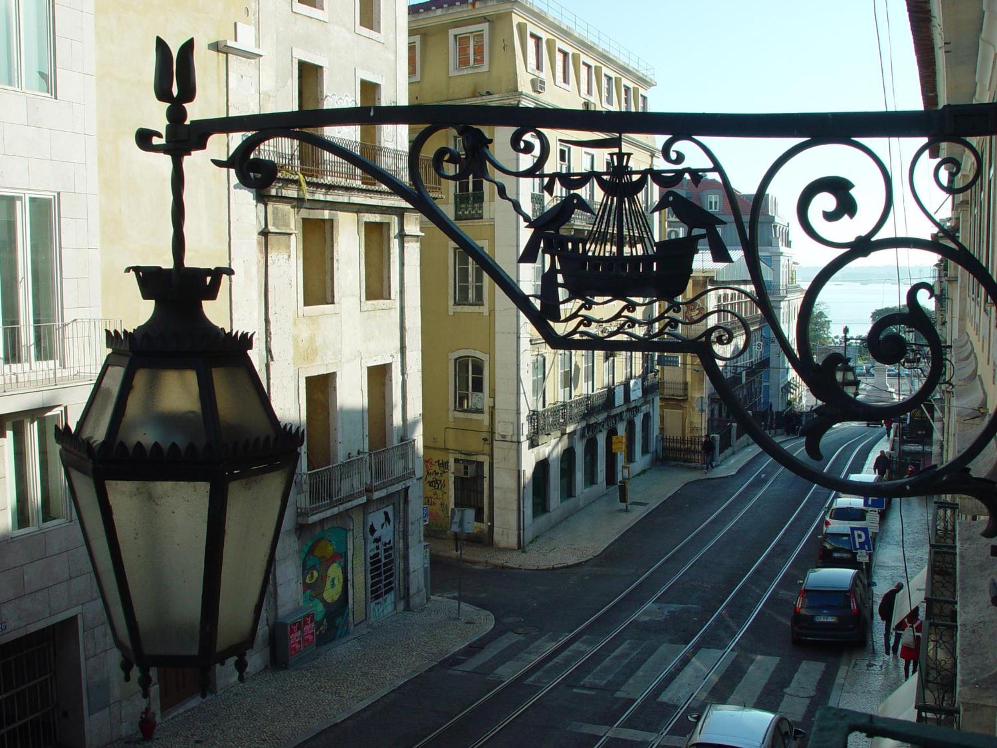 Guest house Hall Chiado 2*