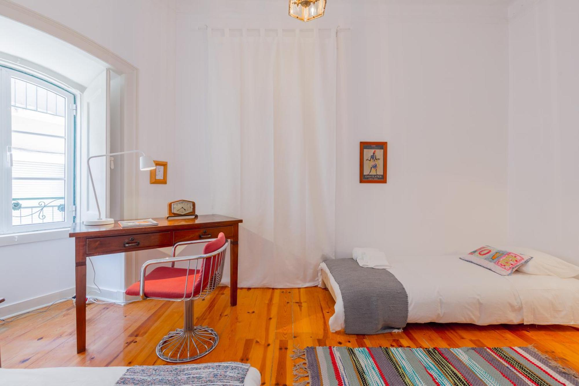Spacious, Bright And Sunny Apartment, By Timecooler Lisboa