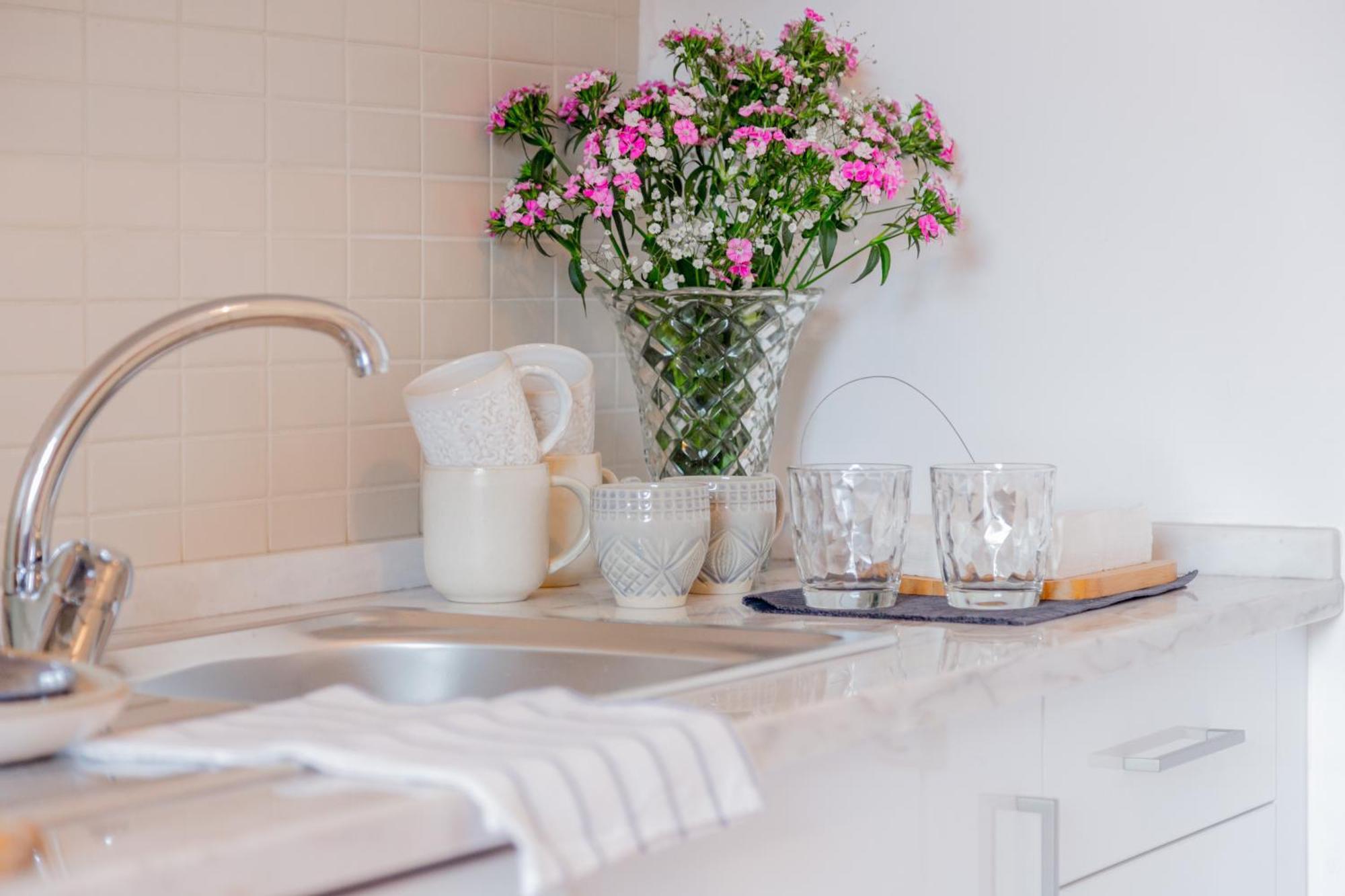 Spacious, Bright And Sunny Apartment, By Timecooler Lisboa