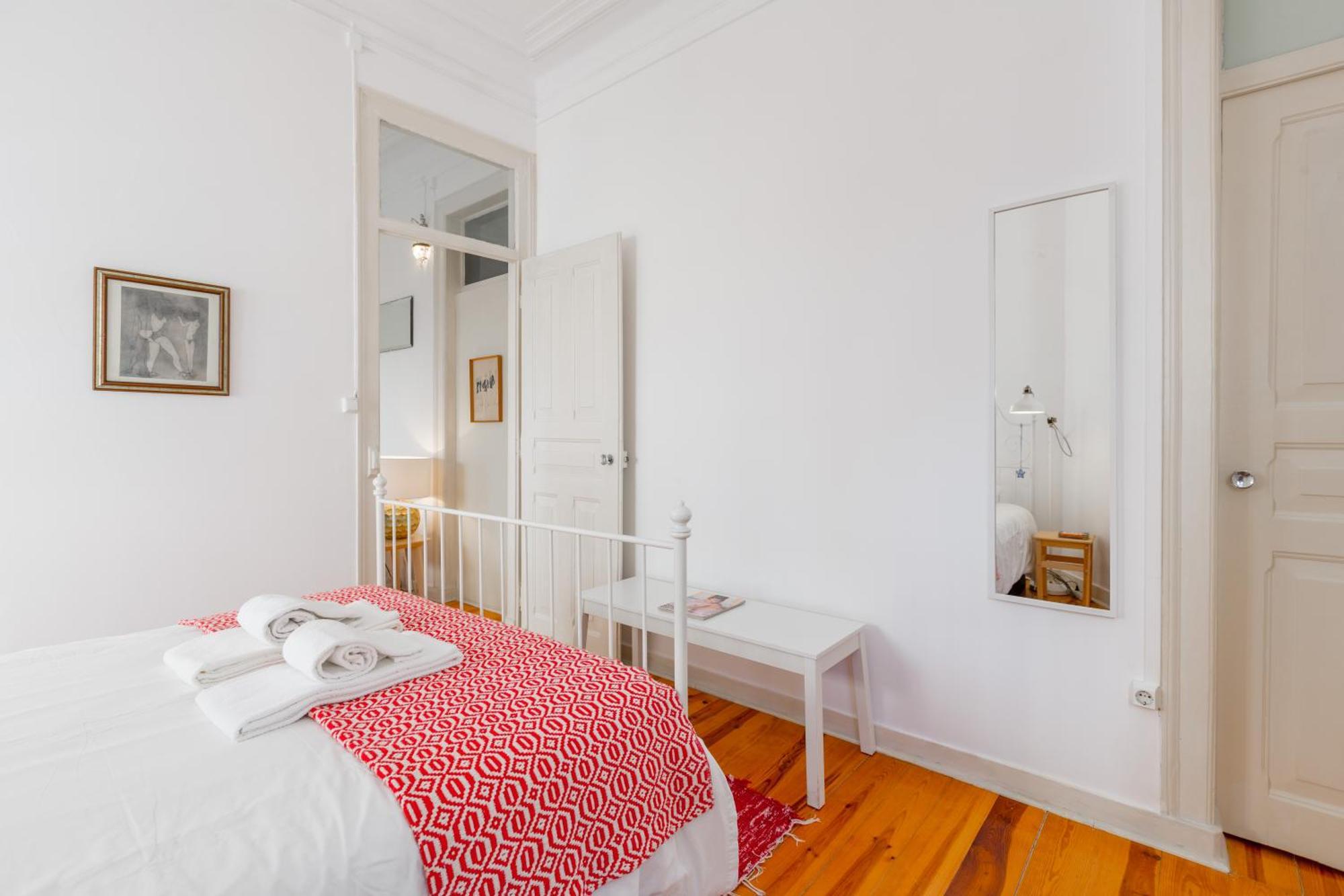 Spacious, Bright And Sunny Apartment, By Timecooler Lisboa