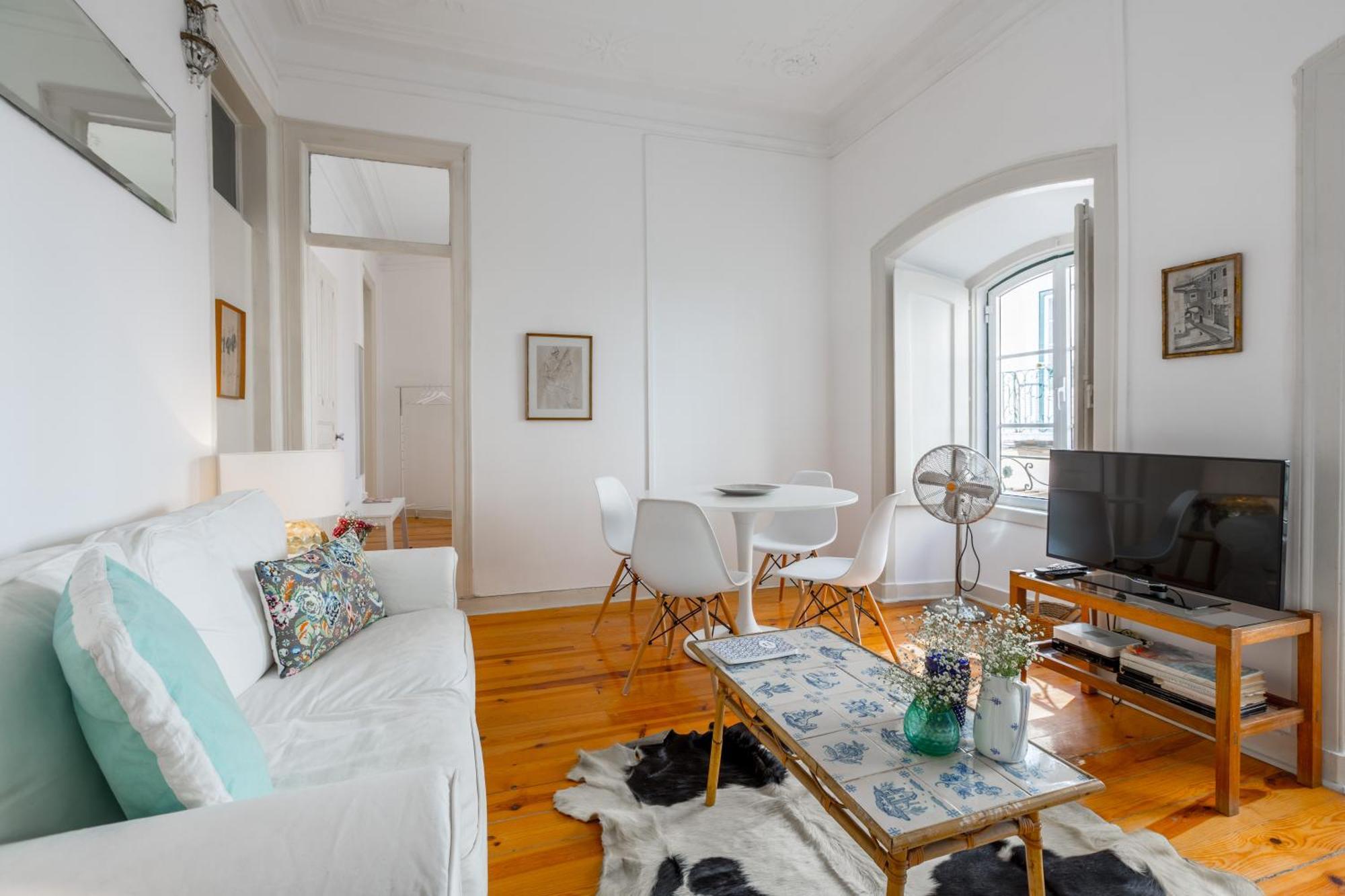 Spacious, Bright And Sunny Apartment, By Timecooler Lisboa