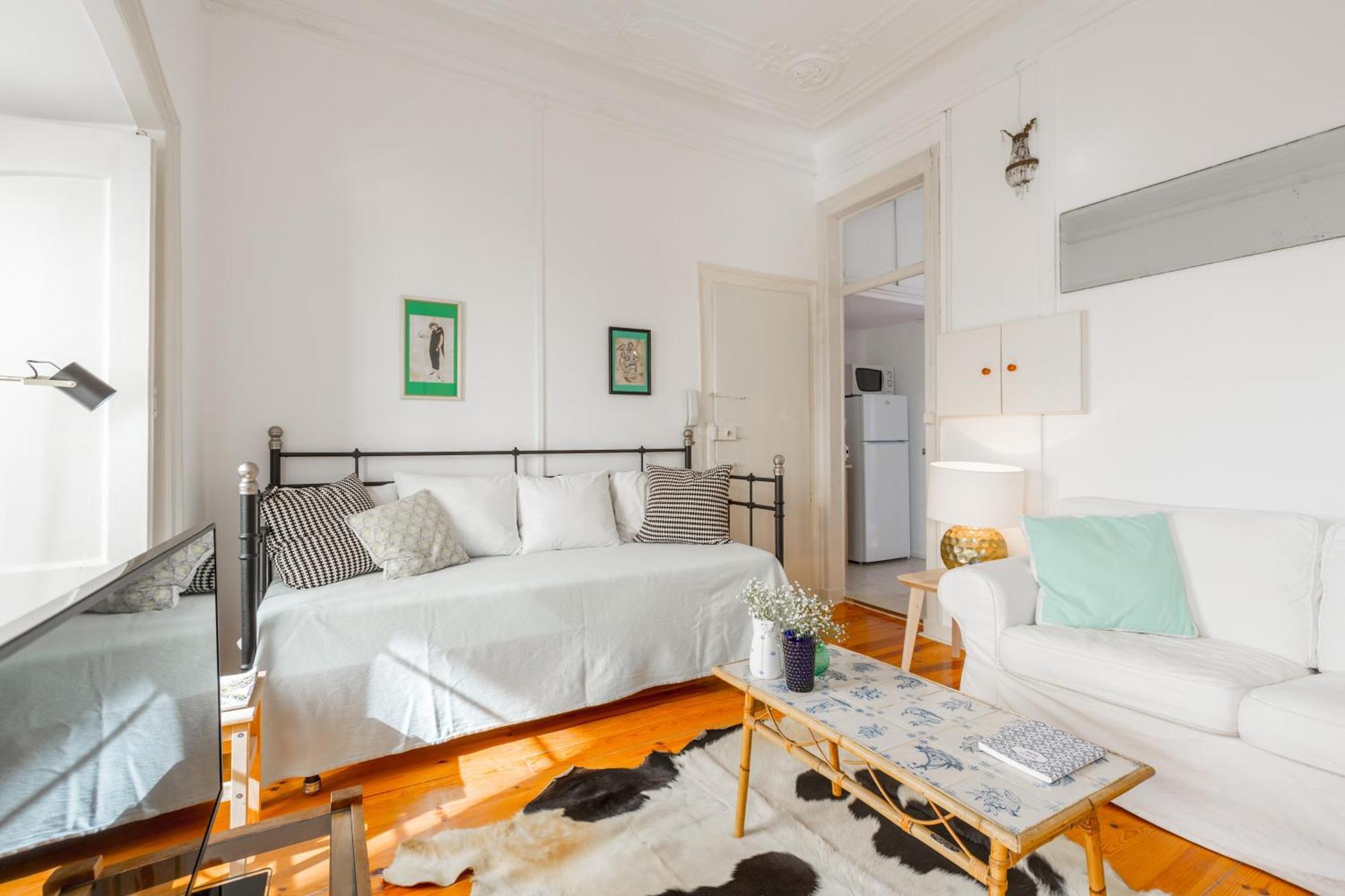 Spacious, Bright And Sunny Apartment, By Timecooler Lisboa