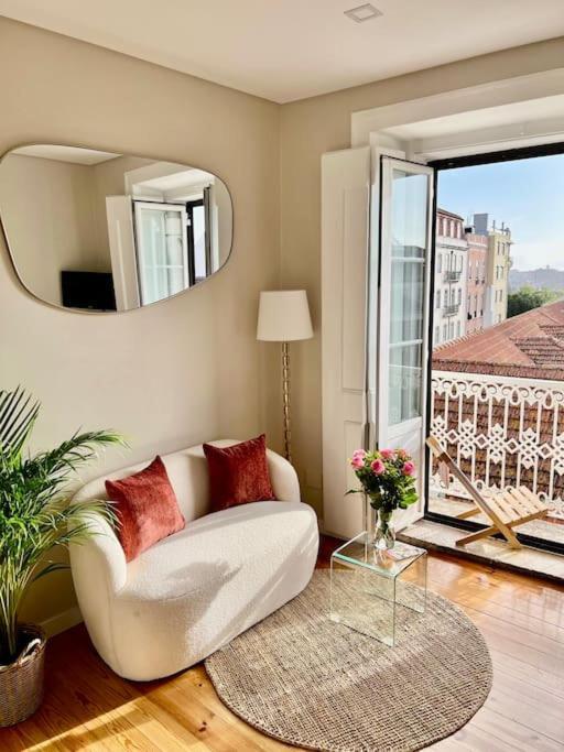 Apartment Stylish & Sunrise From Your Sofa - Stay! *