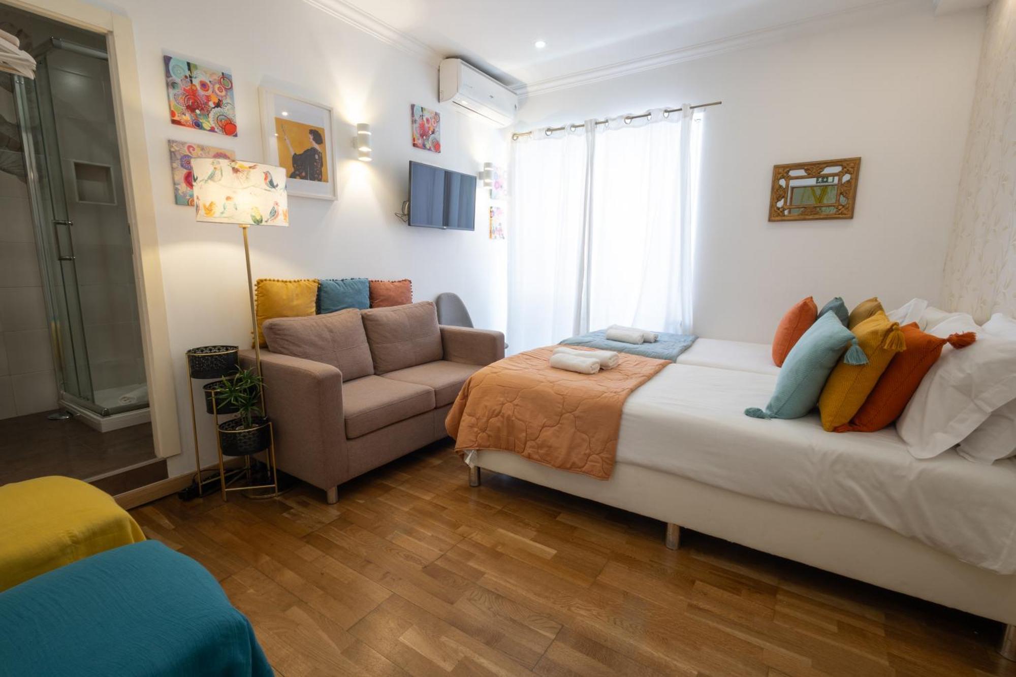 Sweet Suites Guesthouse Close To Famous Avenue Liberty 3*