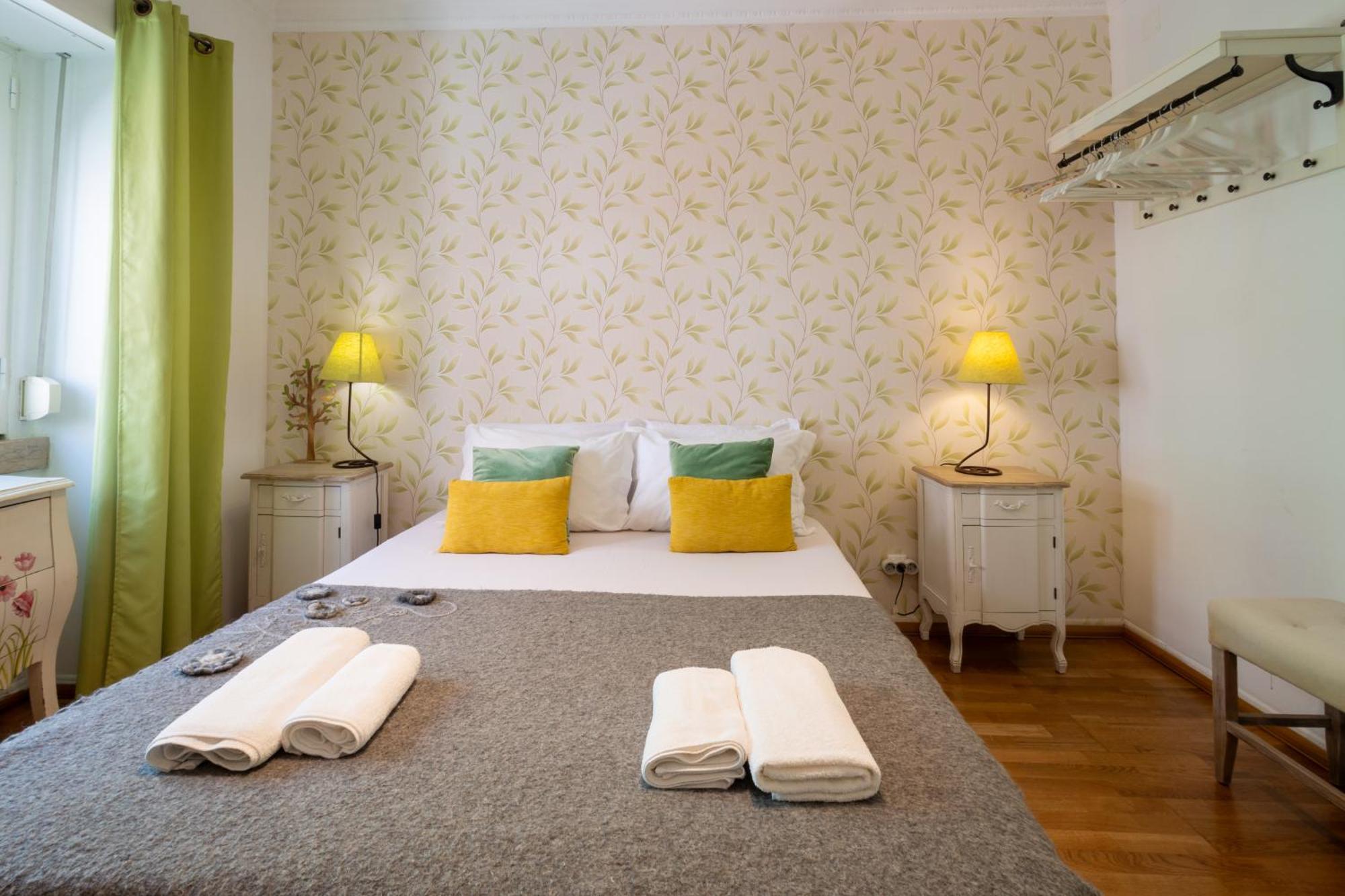 Sweet Suites Guesthouse Close To Famous Avenue Liberty 3*