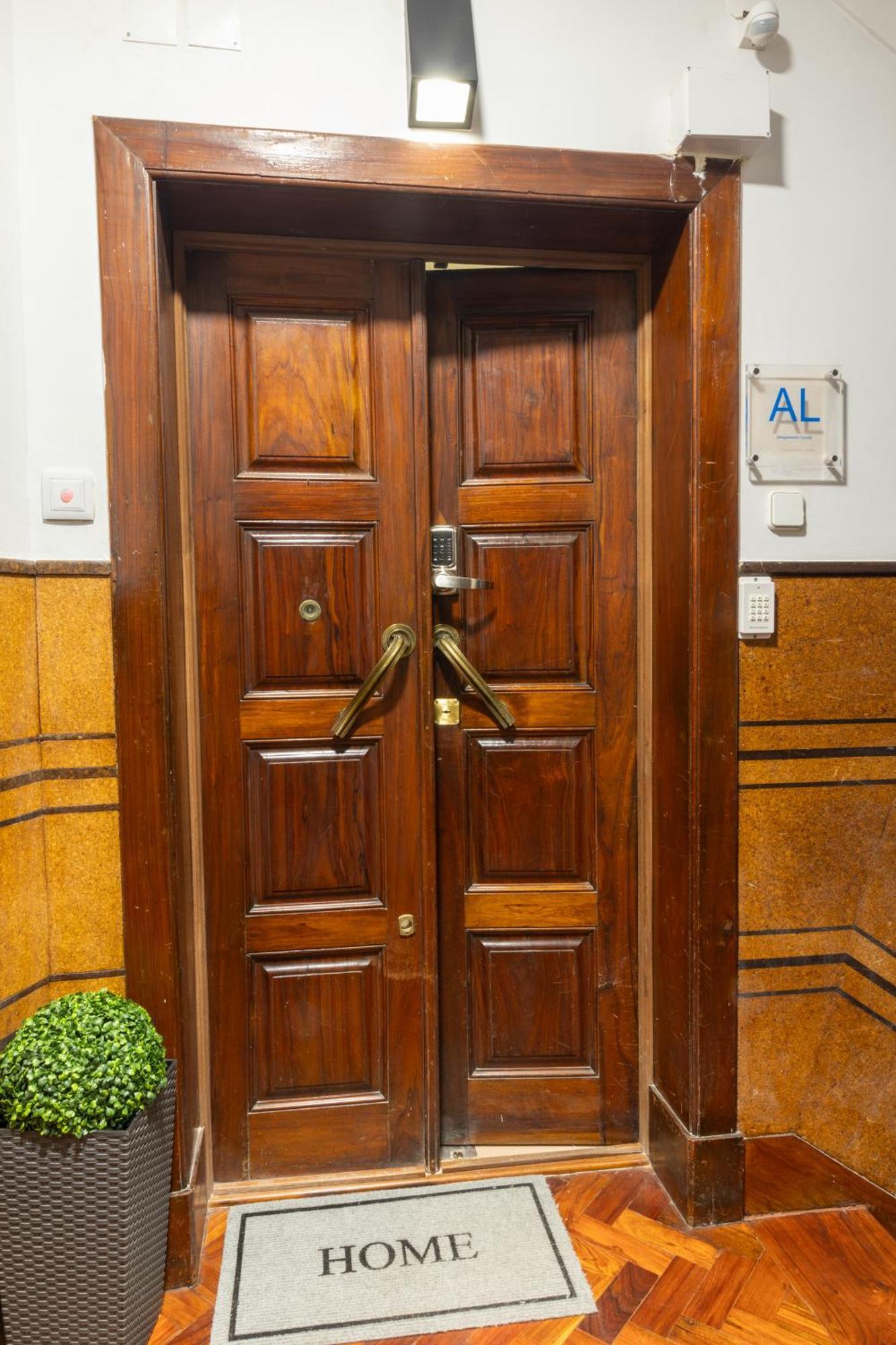 Sweet Suites Guesthouse Close To Famous Avenue Liberty Guest house