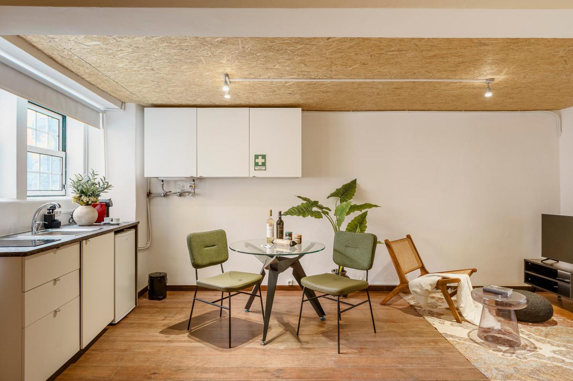 Apartment 905 *