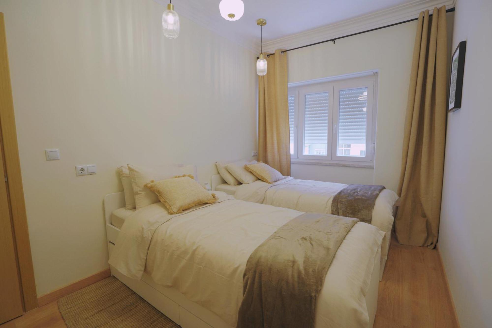 Charming 94d, Next To Metro Apartment Lissabon