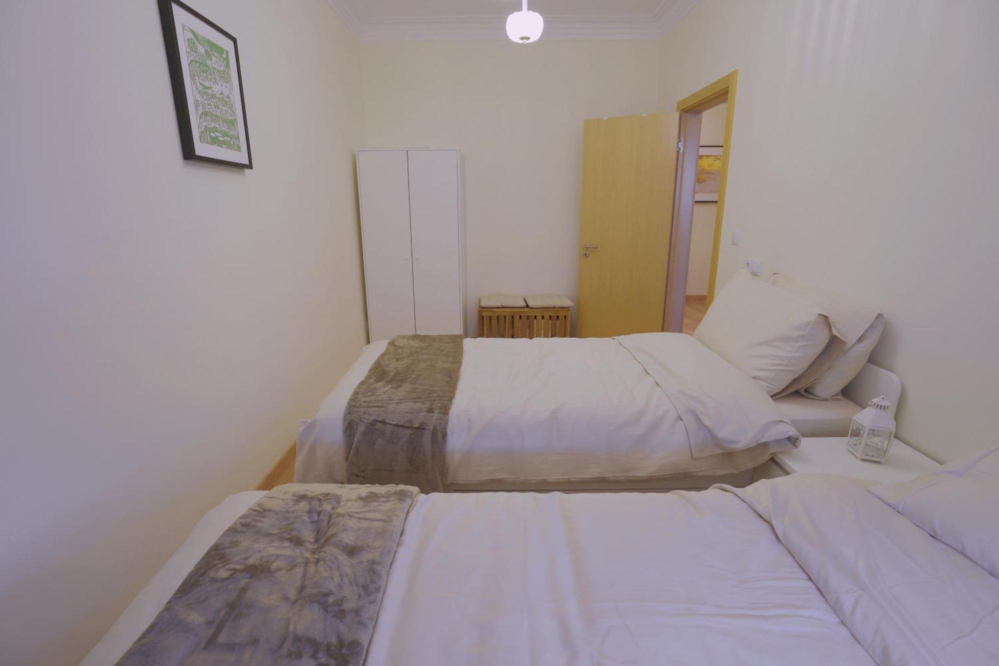 Charming 94d, Next To Metro Apartment Lissabon
