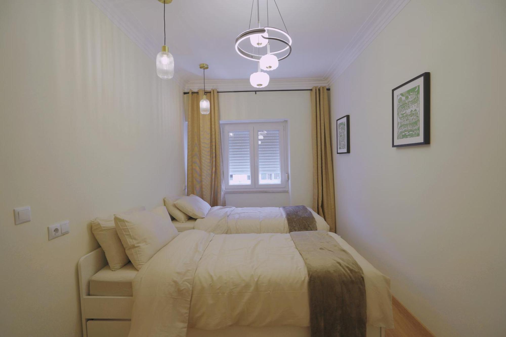 Charming 94d, Next To Metro Apartment Lissabon