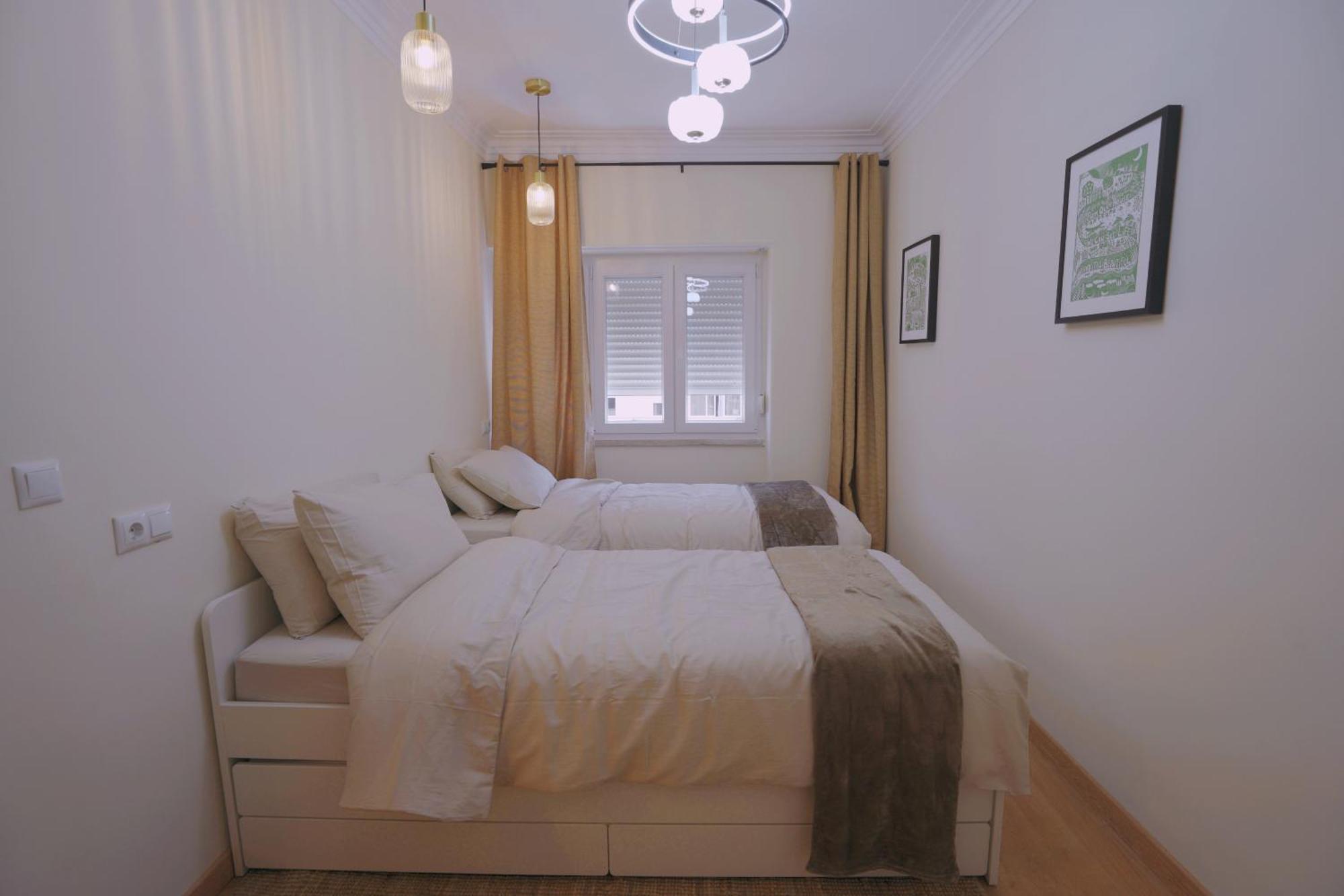 Charming 94d, Next To Metro Apartment Lissabon