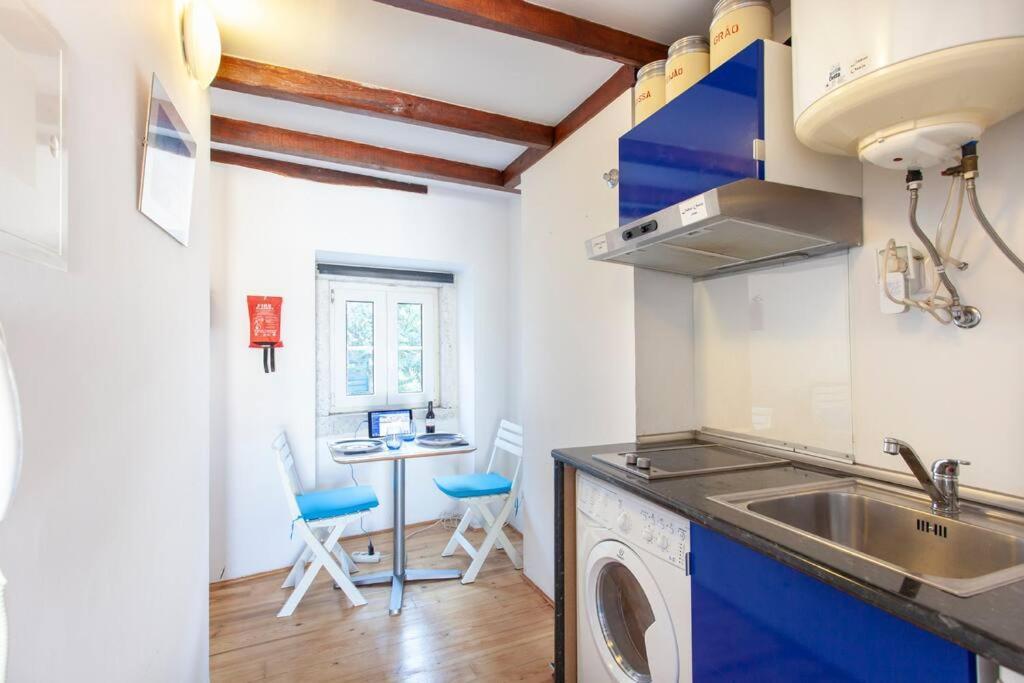Apartamento Mouraria I, Eco-duplex, French Balcony & Smart Check-in Lisboa