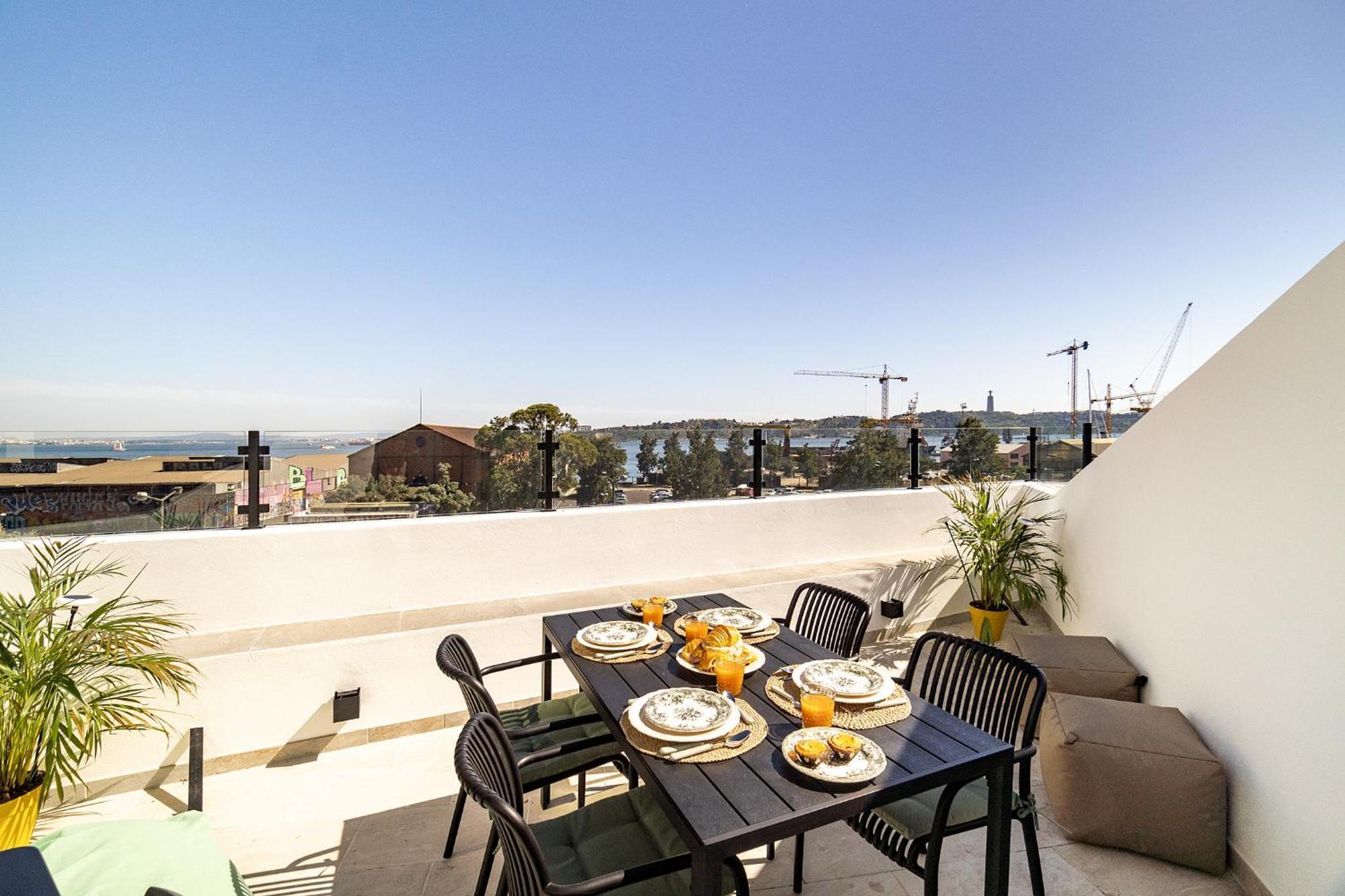Whome Brand New Rooftop With River View Apartment Lissabon