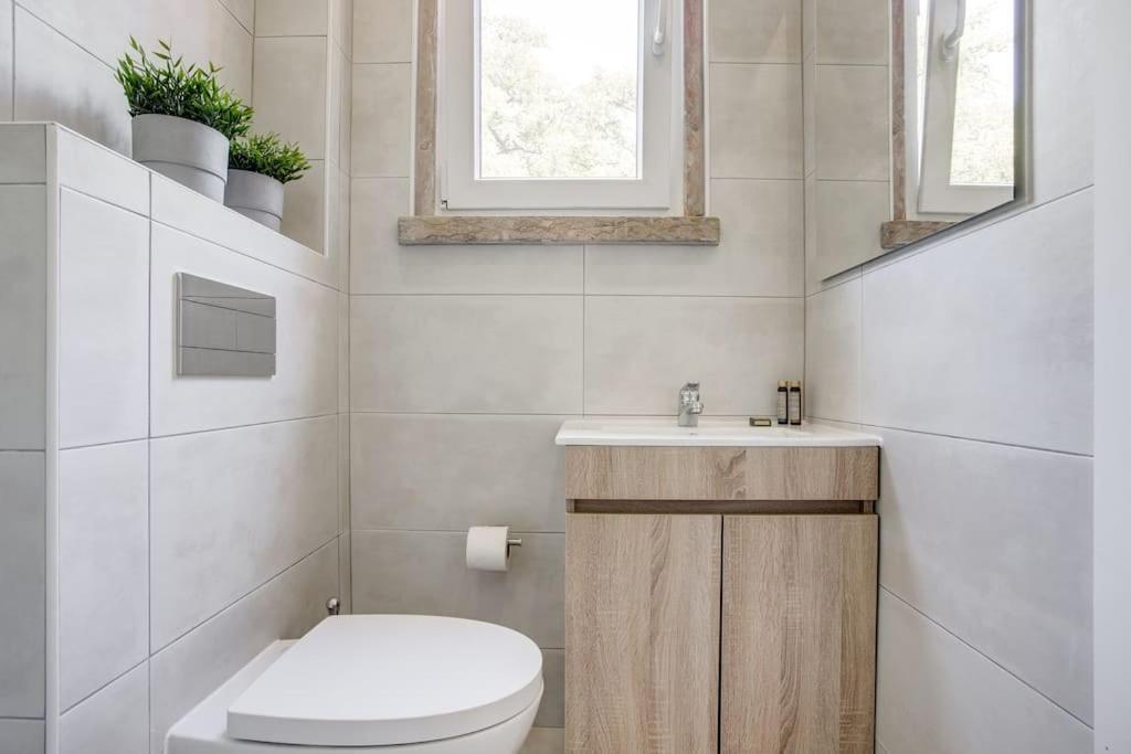 Spacious Tailor Made Flat In Areeiro Appartement Lisboa