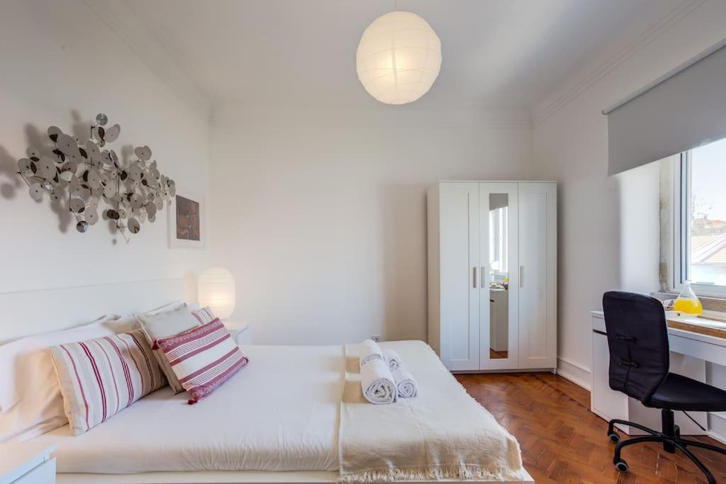 Spacious Tailor Made Flat In Areeiro Apartamento *