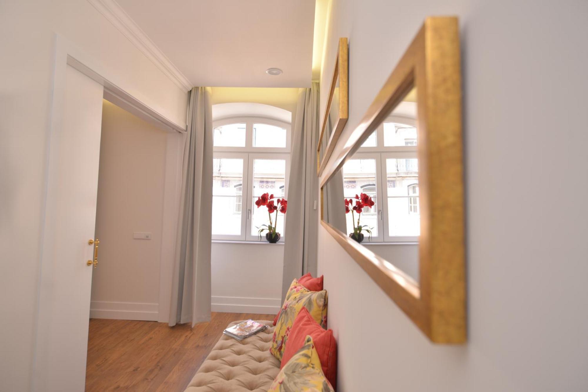 Gold 37399al And Silver 37404al Appartement Lissabon