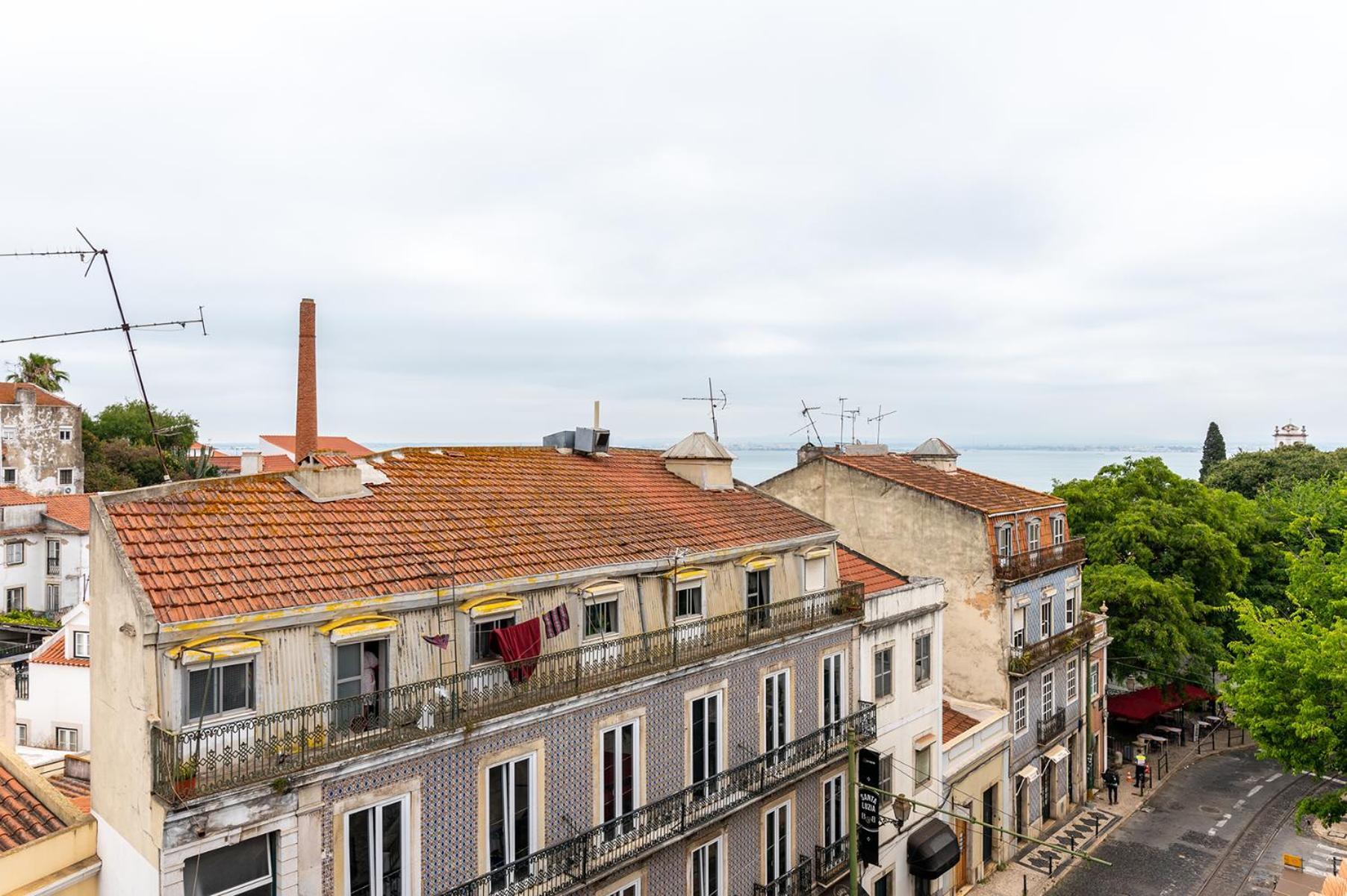 Apartment Portas Do Ceu Lisbon