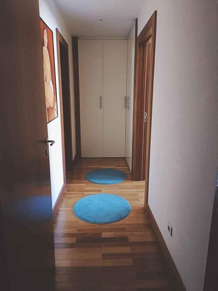 2 Bedroom Close To Airport With Pool & Gym