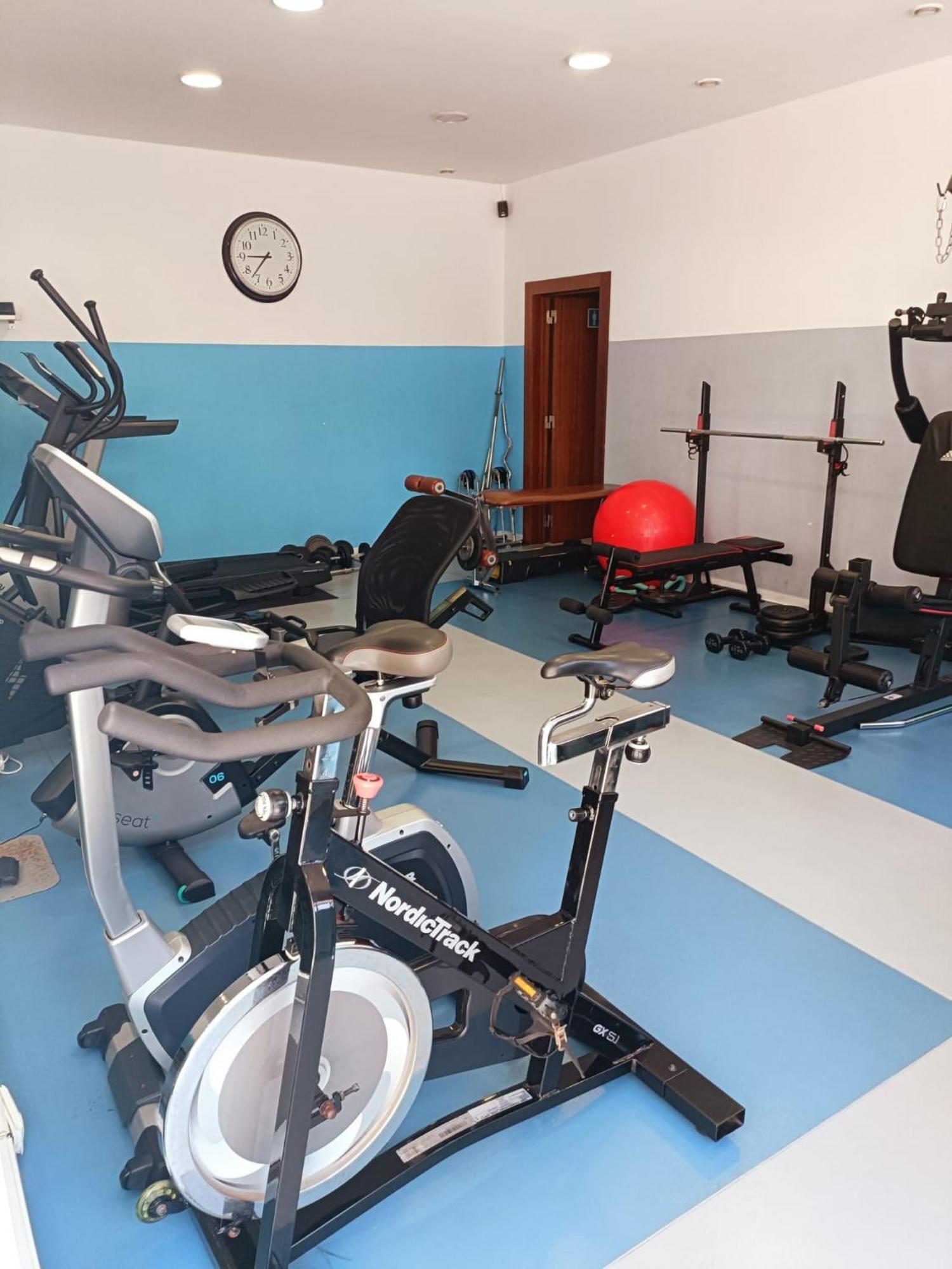 2 Bedroom Close To Airport With Pool & Gym Lisboa