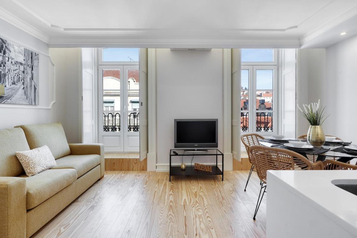Beautiful 2 Bedroom With Views In Rua Augusta Lisboa