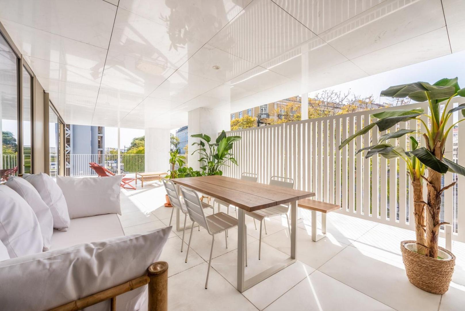 Guestready - 2br Apt Carlos I With Terrace And Gym * Lissabon