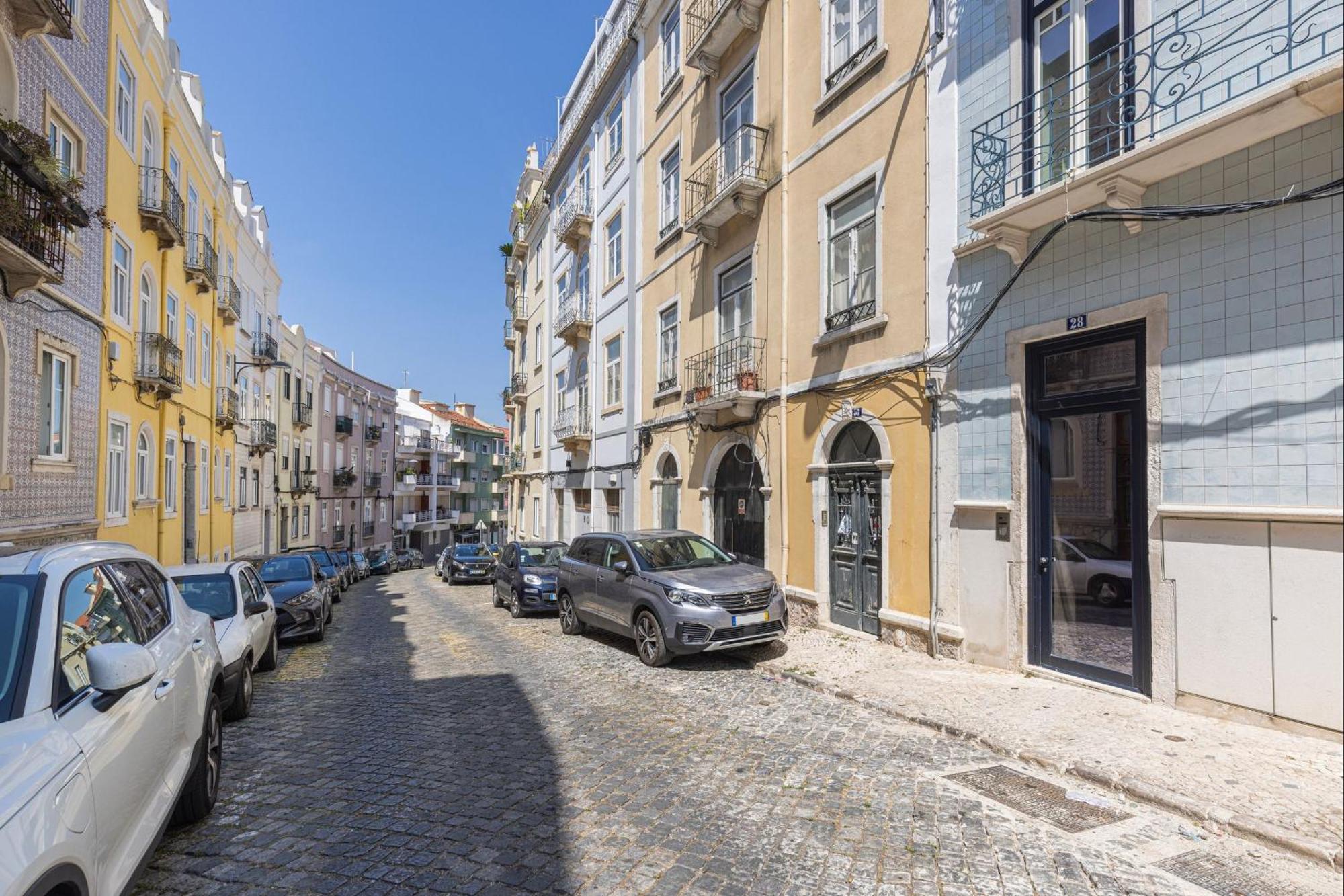 Whome Lisbon's Elite A Stylish & Modern W Patio Appartement *