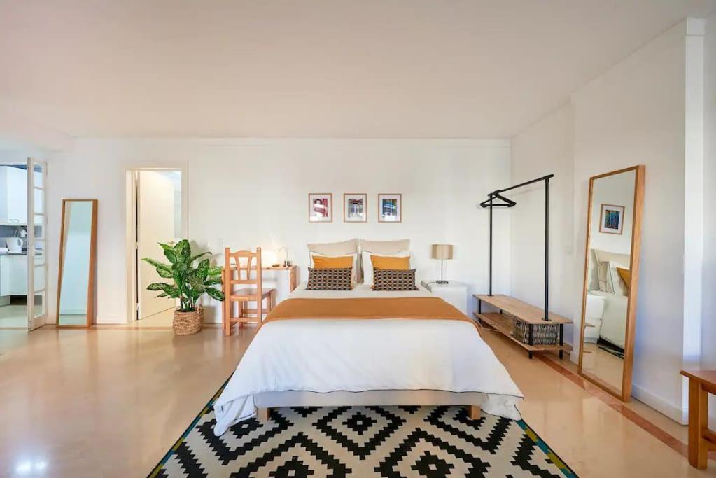 Modern With Garage And Pool Appartement *