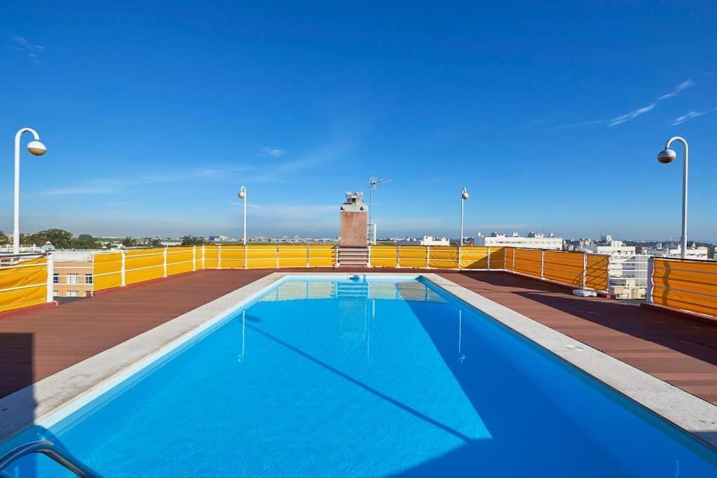 Modern With Garage And Pool Lisbon