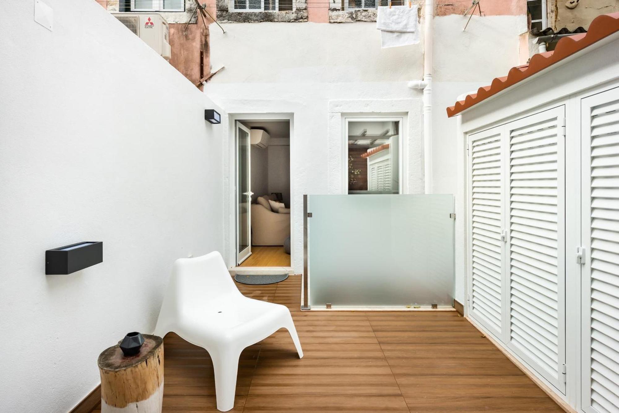 Apartment Designer In One Of Lisbon's Trendiest Quarters *