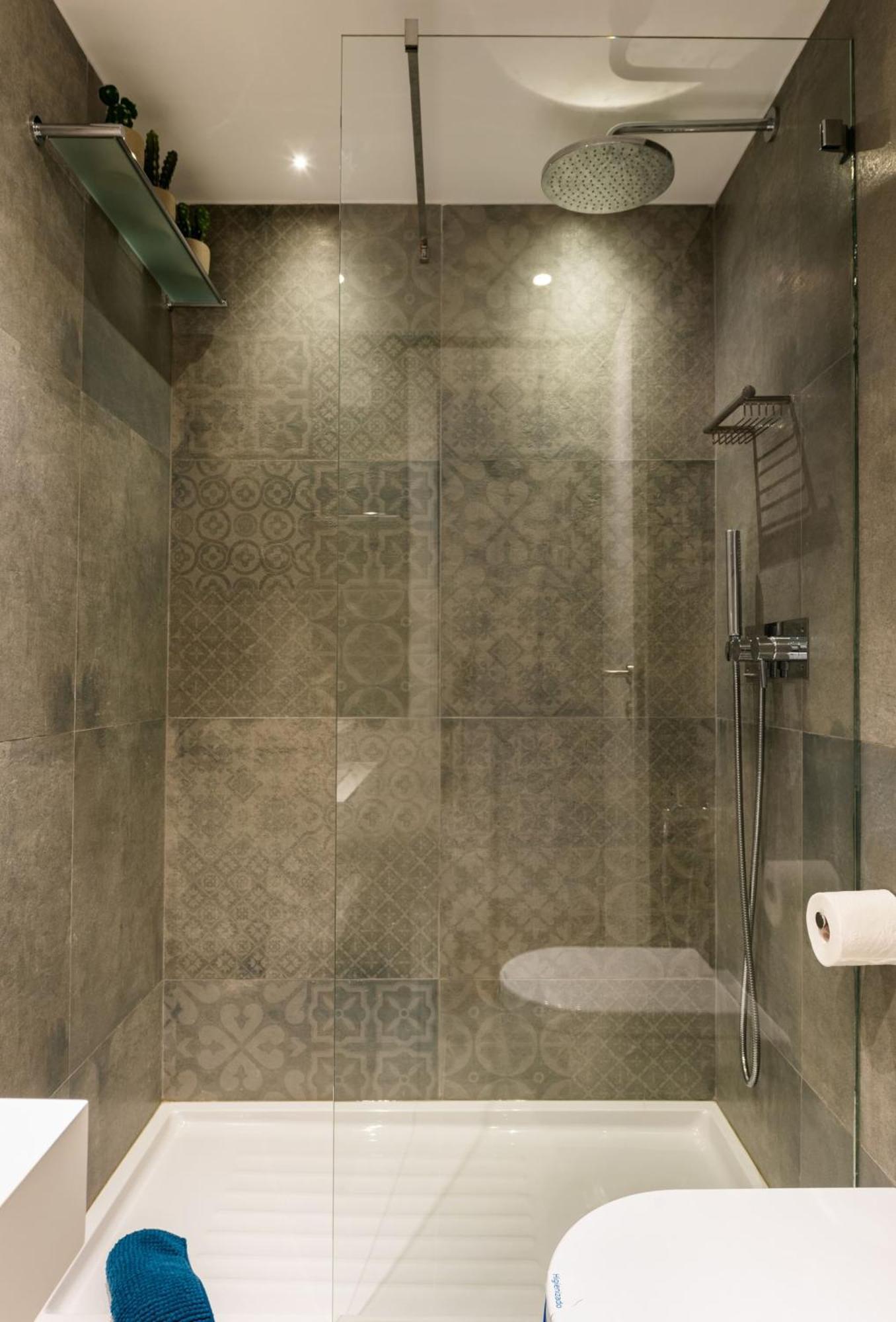 Designer In One Of Lisbon's Trendiest Quarters Apartment *
