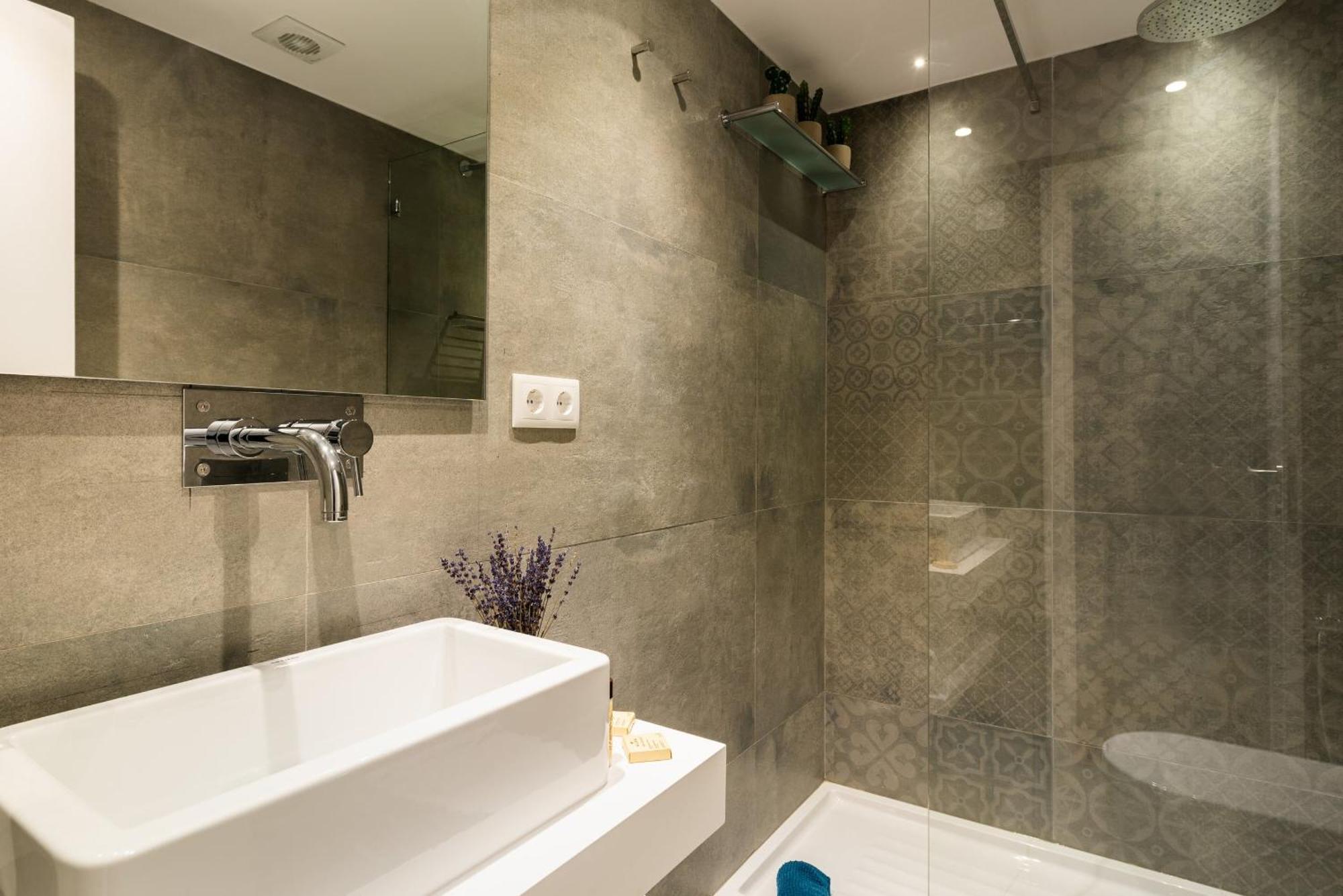 Designer In One Of Lisbon's Trendiest Quarters Apartment