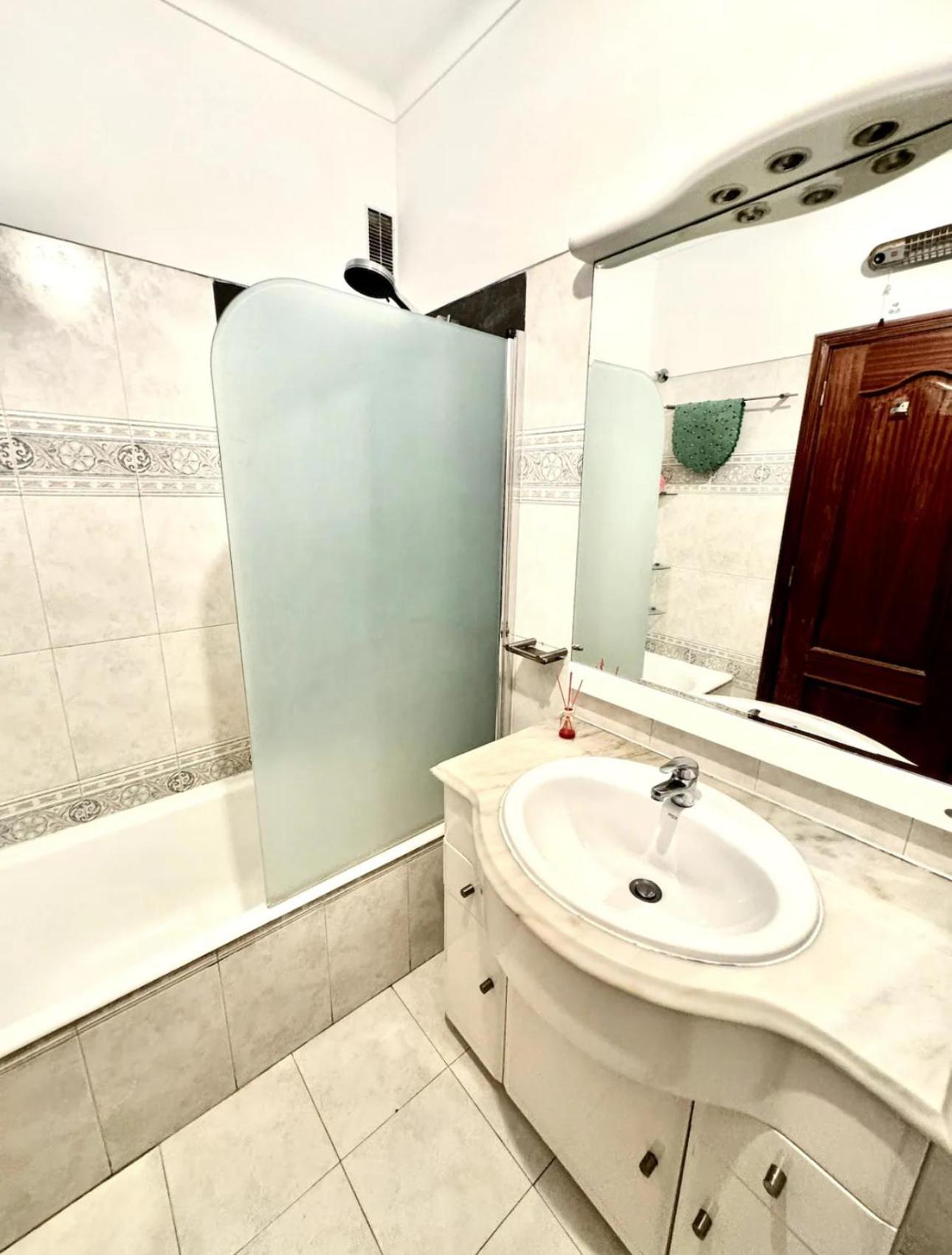 Airport And Bus Station Homestay Lisbon