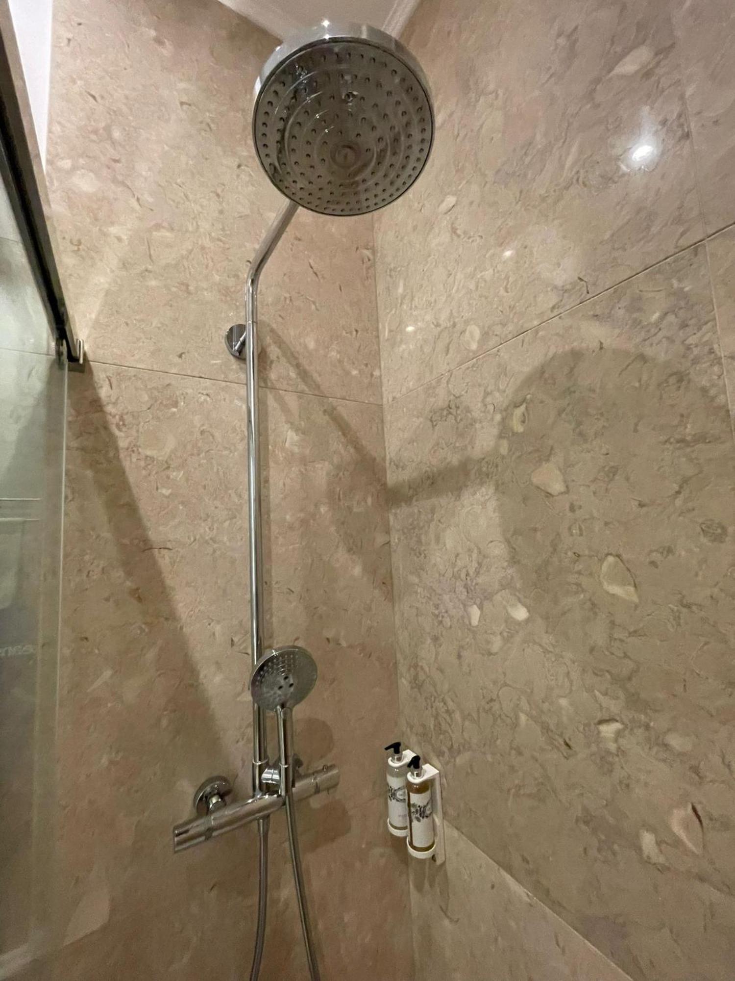 Quarto Grande Com Varanda, Wc Partilhado Privatunterkunft