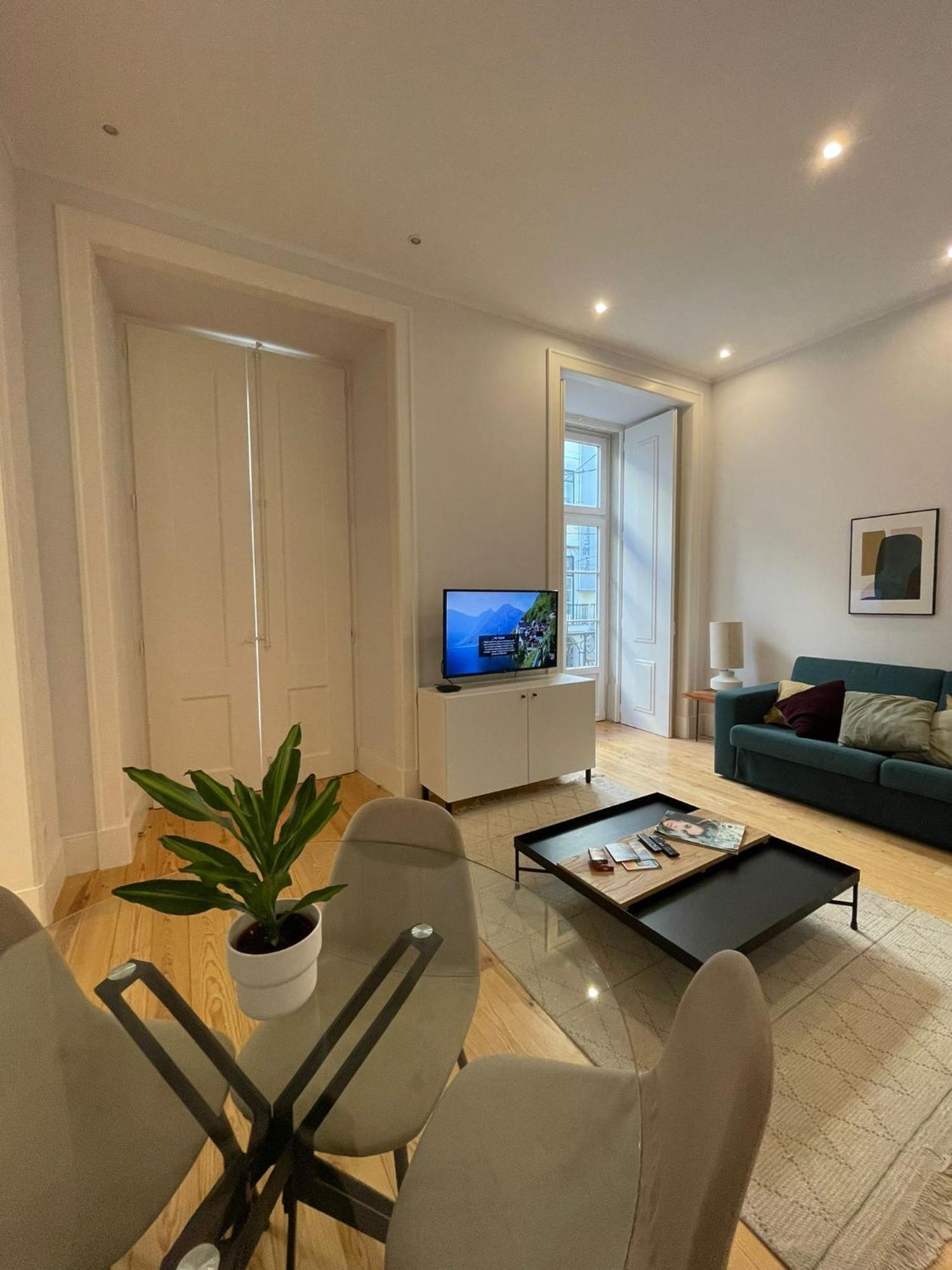 Privatunterkunft Quarto Grande Com Varanda, Wc Partilhado
