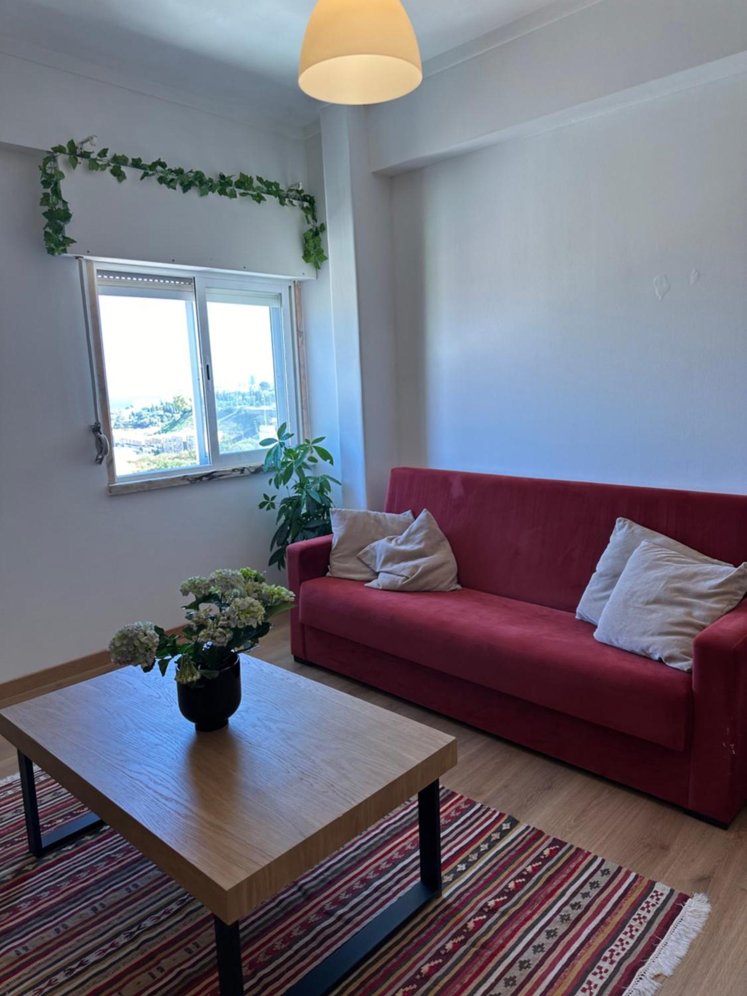 Bright Spacious 1 Bedroom *
