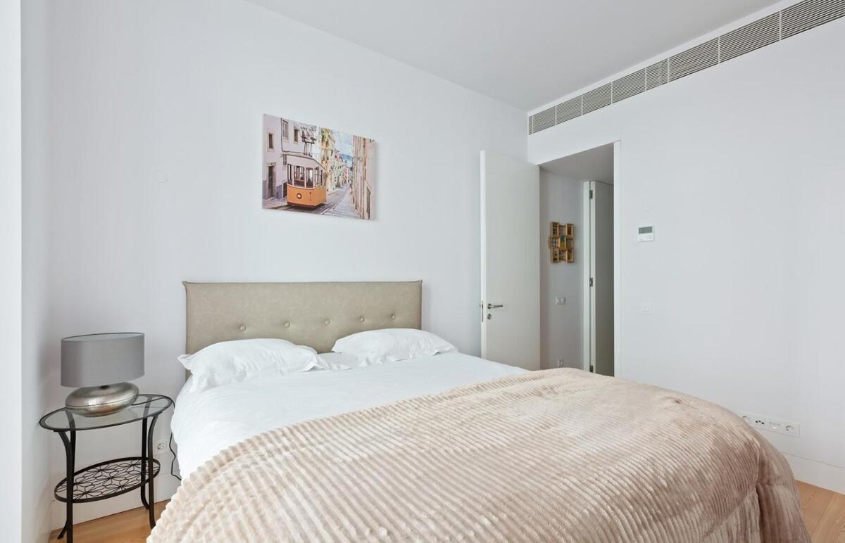 Apartment Spacious 1 Bedroom Near Baixa Lisbon