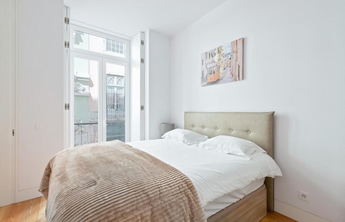 Spacious 1 Bedroom Near Baixa Lisbon