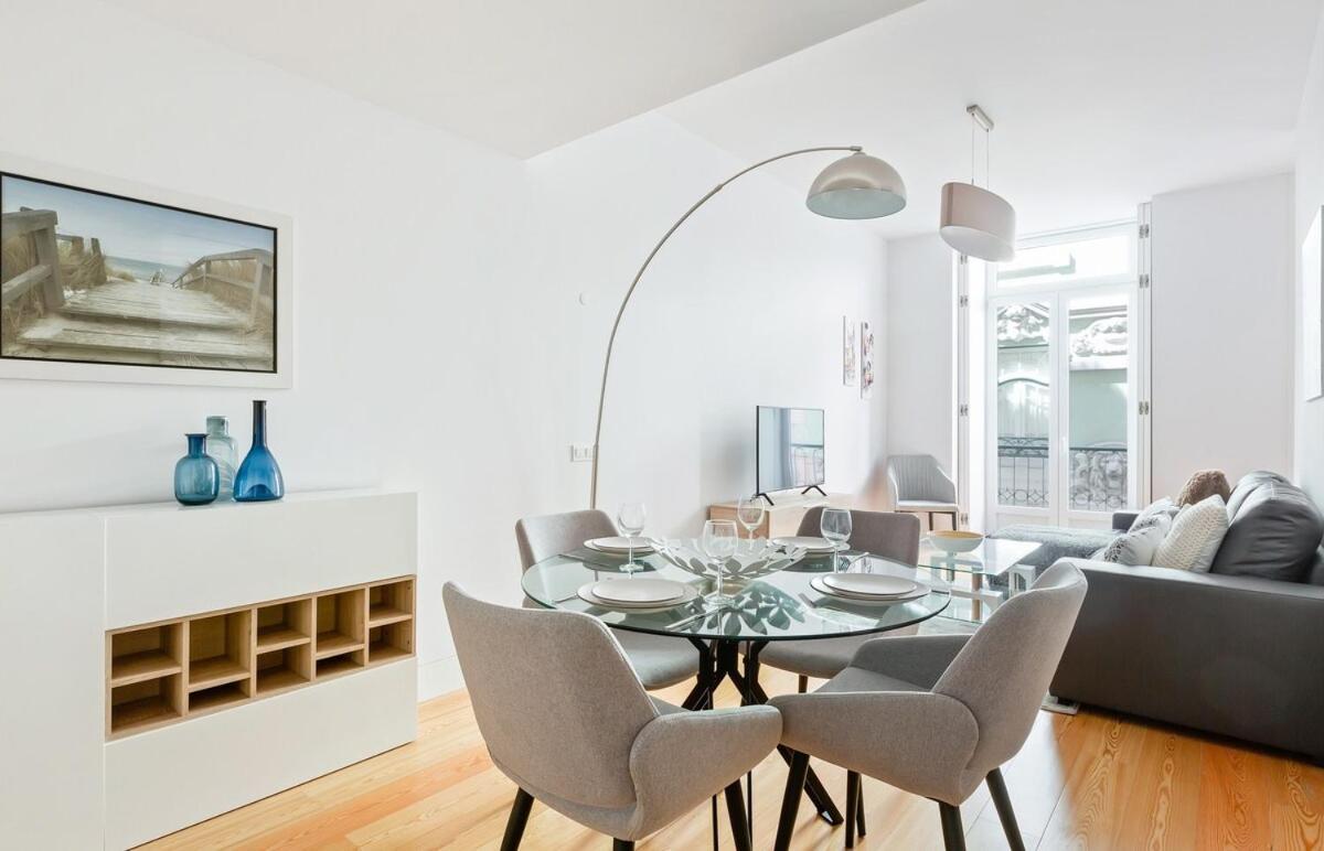 Spacious 1 Bedroom Near Baixa Apartment