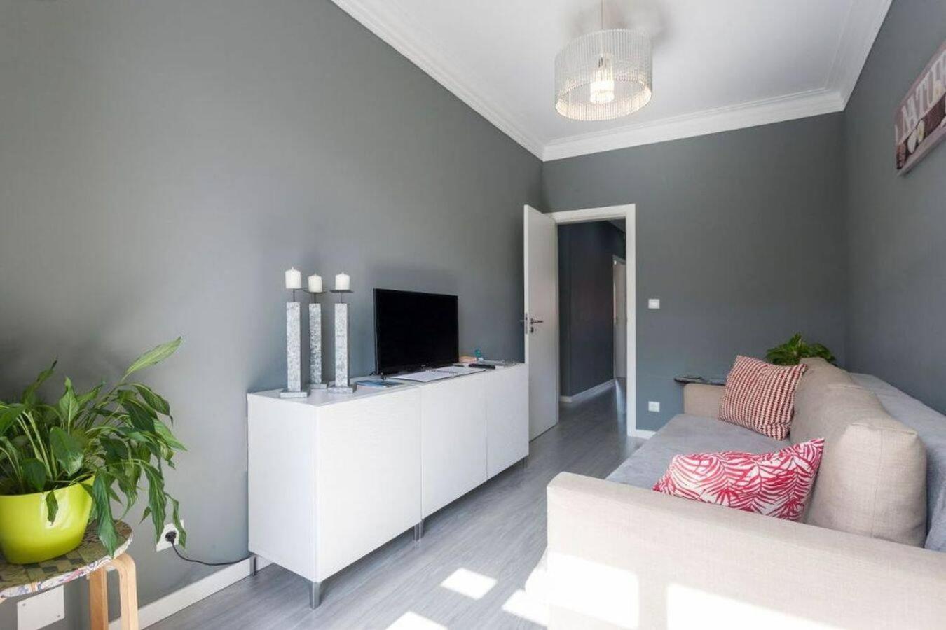 With 2 Bedrooms In Moscavide -
