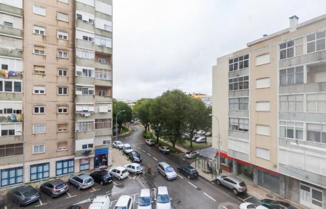 Beautiful One Bedroom Near Benfica * Lisboa
