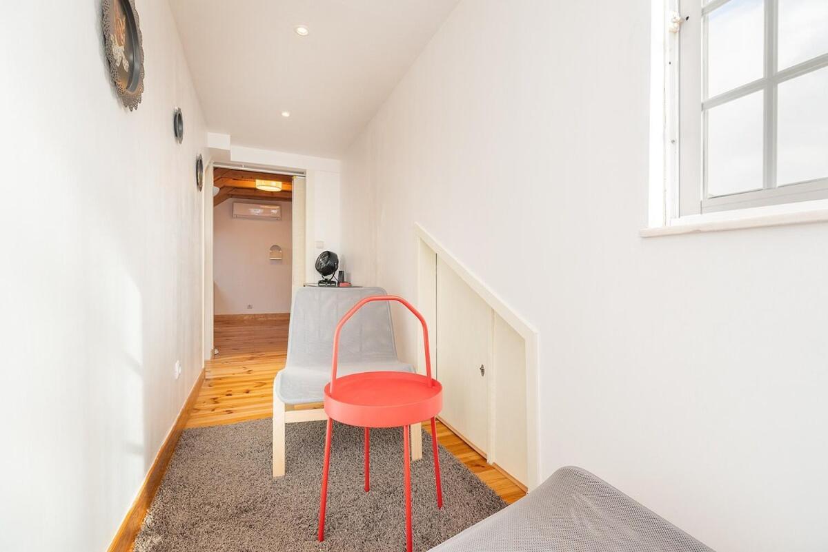 Appartement Attic With Balcony In Bairro Alto Lisboa