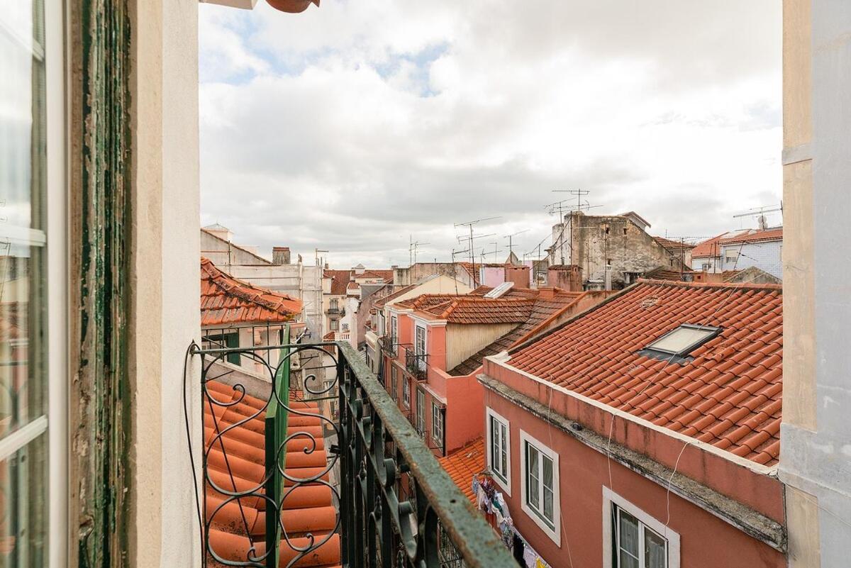 Attic With Balcony In Bairro Alto Appartement