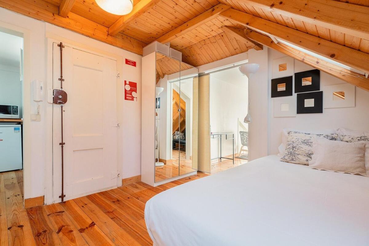 Appartement Attic With Balcony In Bairro Alto