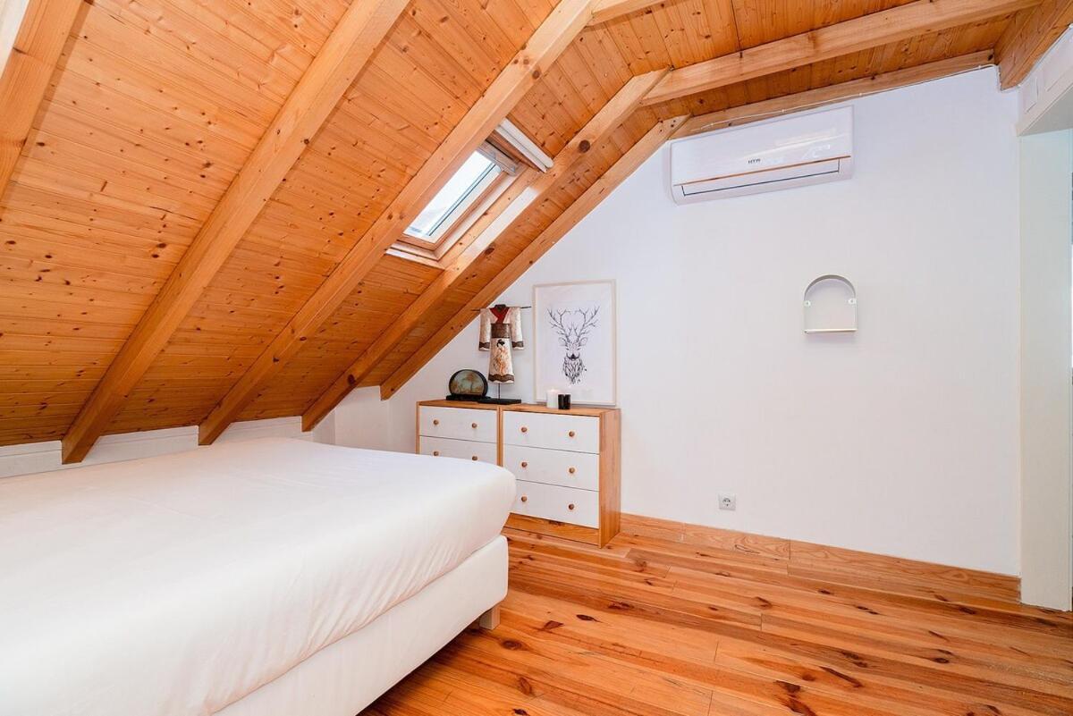 Attic With Balcony In Bairro Alto Appartement Lisboa