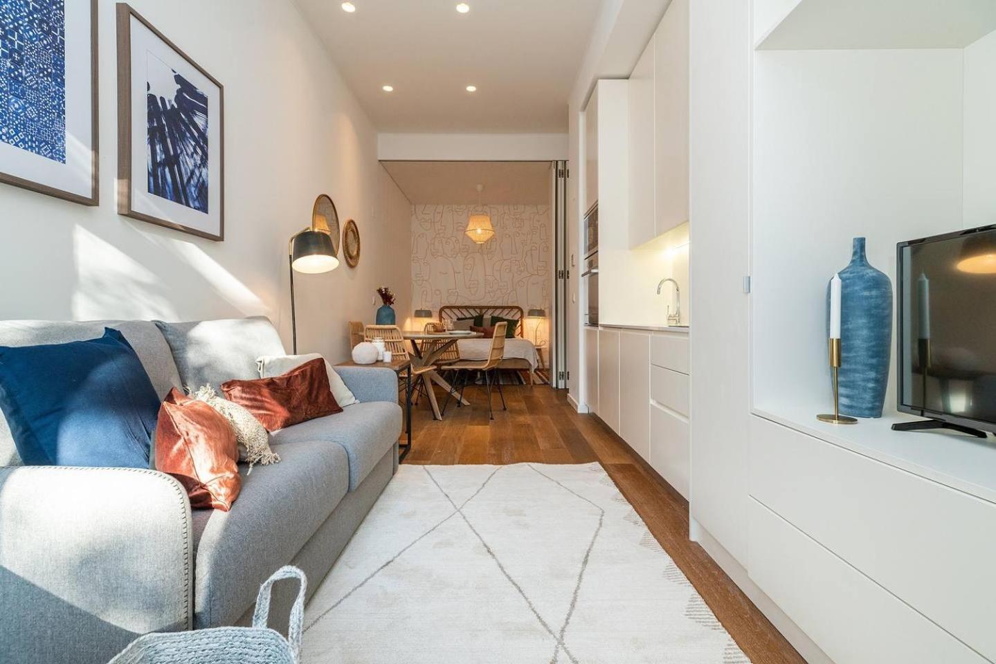 Graceful Design With Romantic View Apartment *