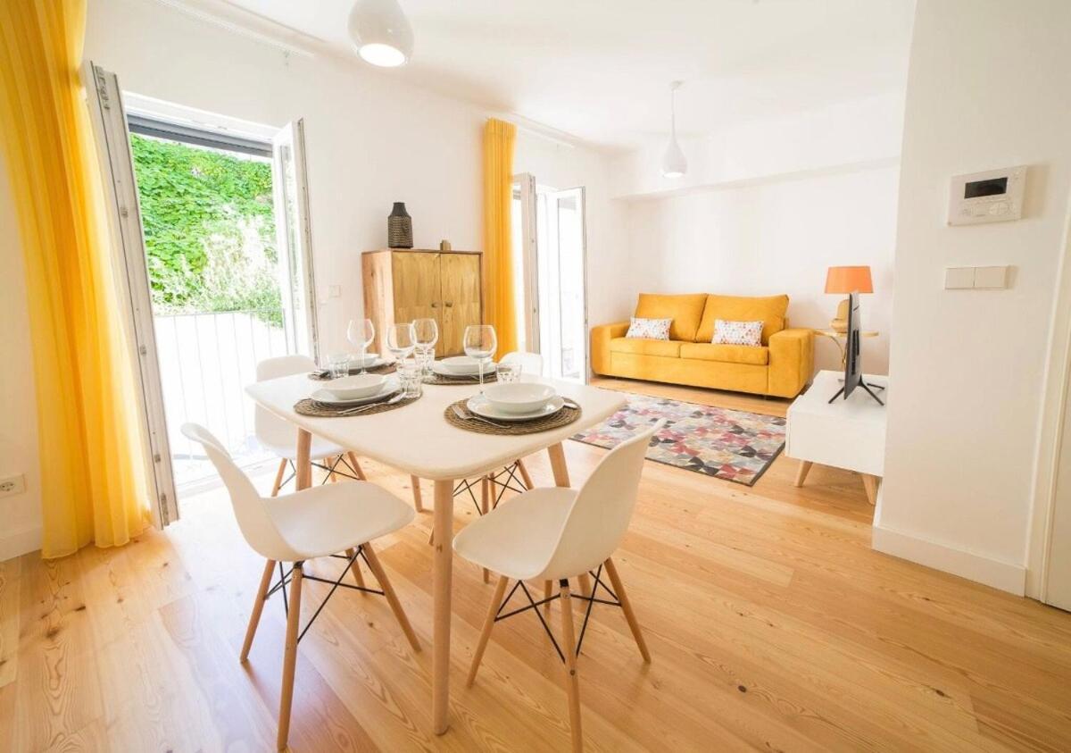 Bright 2 Bedroom With Parking In